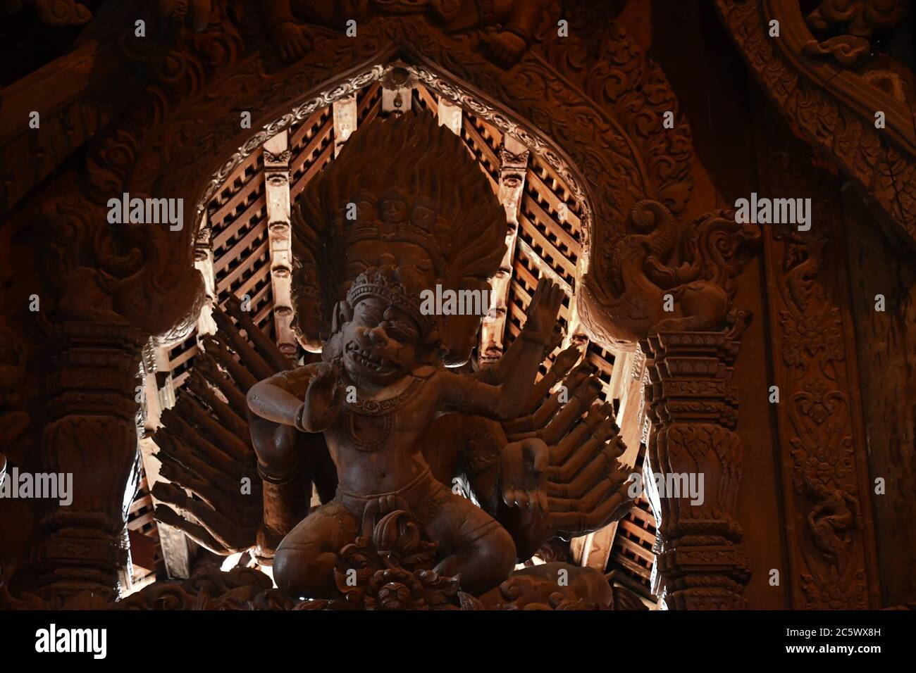 Santuario della verità- interno Pattaya, Thailandia Foto Stock