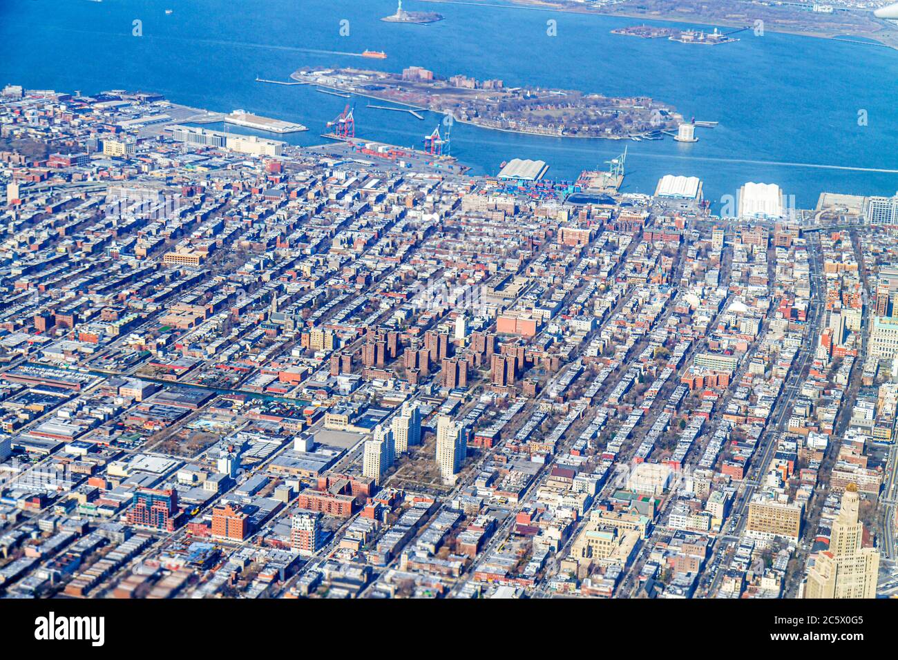 New York City, New York NYC LaGuardia Airport, vista aerea dall'alto, American Airlines, volo in arrivo, vista del posto vicino al finestrino dell'aereo, vie aeree aeree aeree aeree Foto Stock