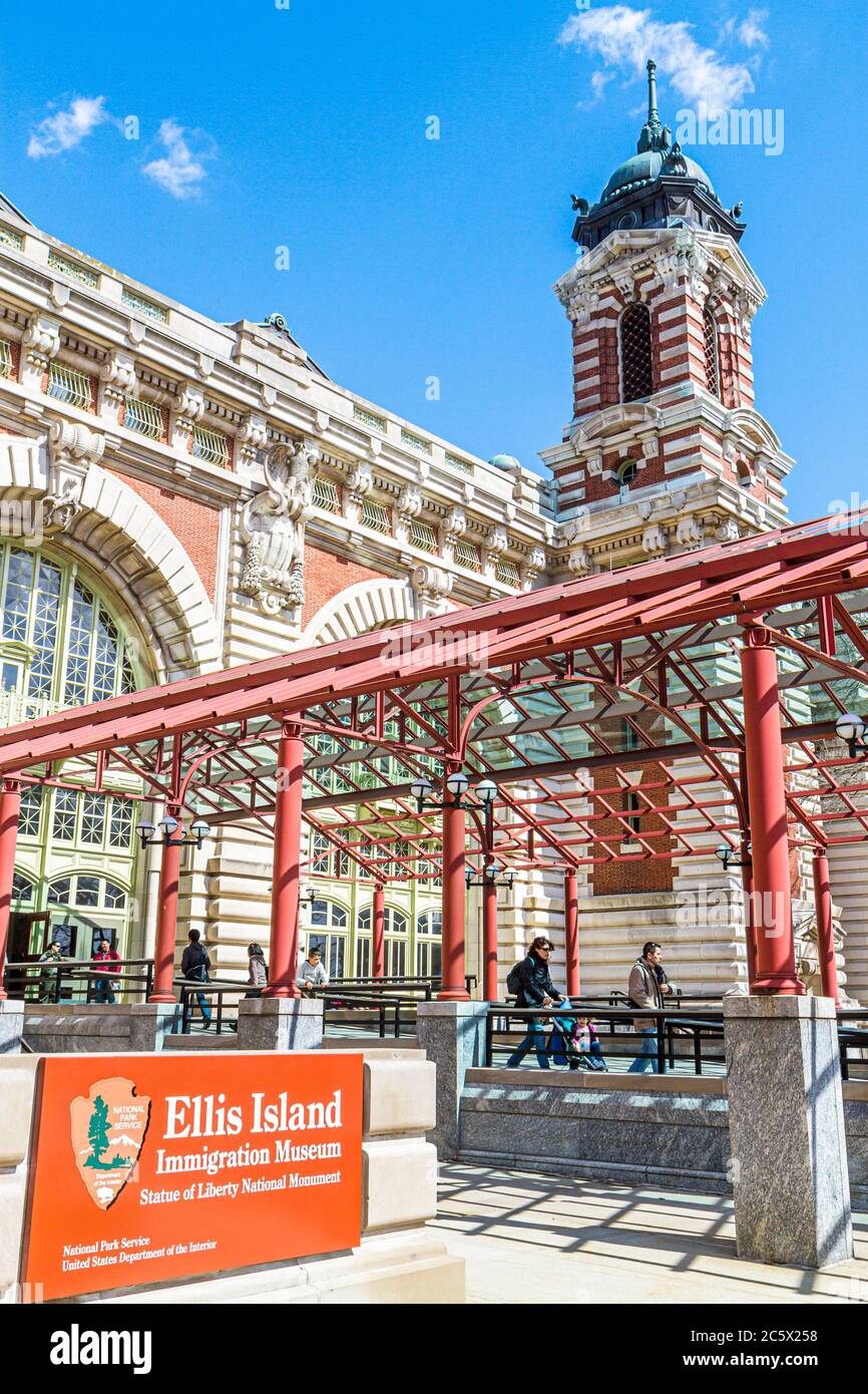 New York City, NYC NY Statua della libertà Monumento Nazionale, Ellis Island Immigration Museum, edificio storico, esterno, facciata, ingresso, ingresso, fr Foto Stock