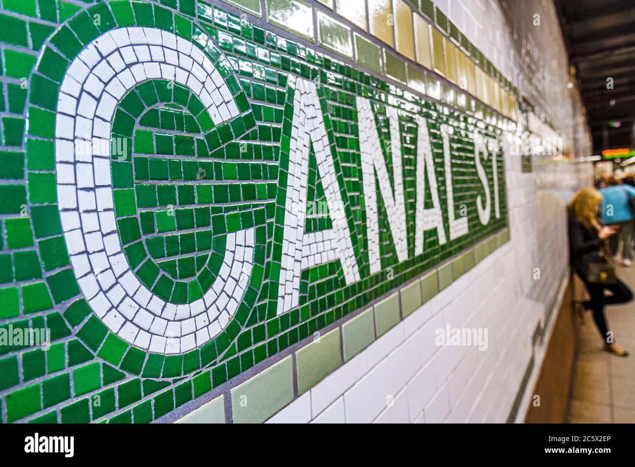 New York City, New York NYC Lower, Manhattan, Chinatown, MTA, New York City, metropolitana, Canal Street Station, autostrada 4,5, Lexington Avenue Express, attesa Foto Stock