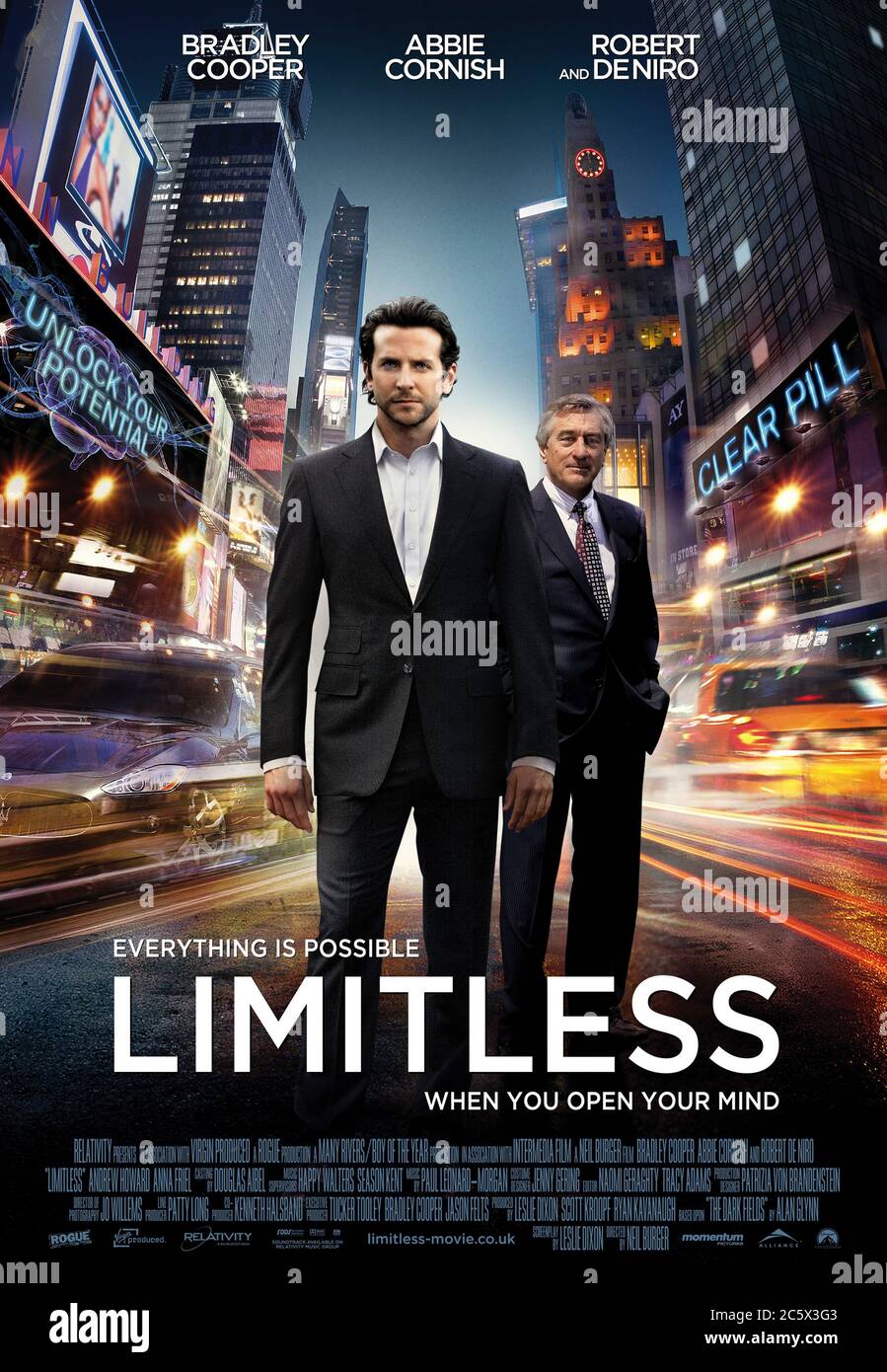 Limitless (2011) diretto da Neil Burger e interpretato da Bradley Cooper, Anna Friel, Abbie Cornish e Robert De Niro. Adattamento del romanzo di Alan Glynn The Dark Fields su uno scrittore che prende una droga che sblocca il 100% della sua capacità cerebrale. Regno Unito SOLO PER USO EDITORIALE con poster a un foglio. Credito: Immagini BFA/Paramount Foto Stock