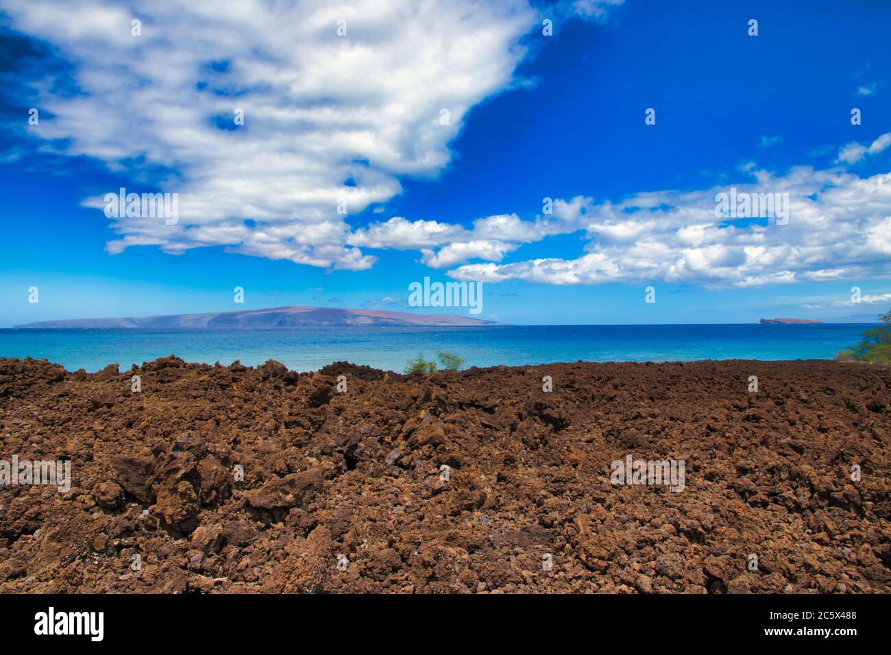 Vista di Kao'olawe dall'isola di Maui. Foto Stock