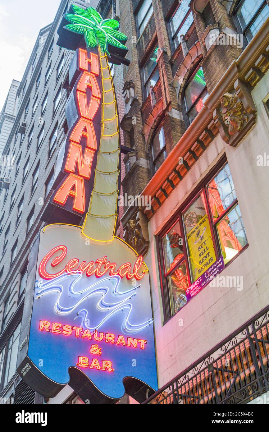 New York City,NYC NY Manhattan,Midtown,46th Street,neon sign,insegne,Havana Central,ristorante ristoranti ristoranti ristorazione cafe', & Bar,Cuban Food,catena Foto Stock