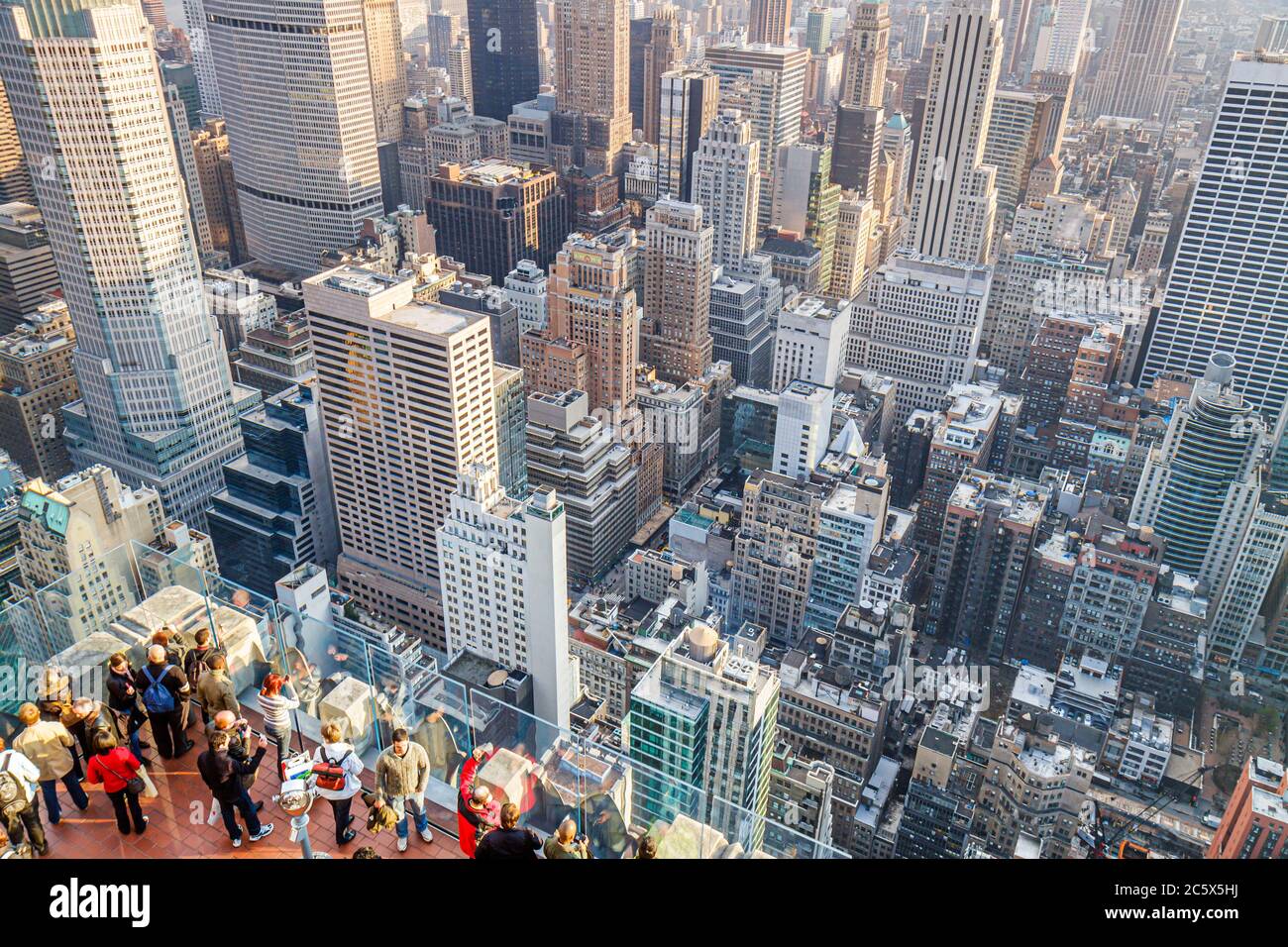 New York,New York City,NYC,Manhattan,Midtown,6th Sixth Avenue of the Americas,Rockefeller Center,Top of the Rock Observation Deckskyline,grattacieli,b Foto Stock