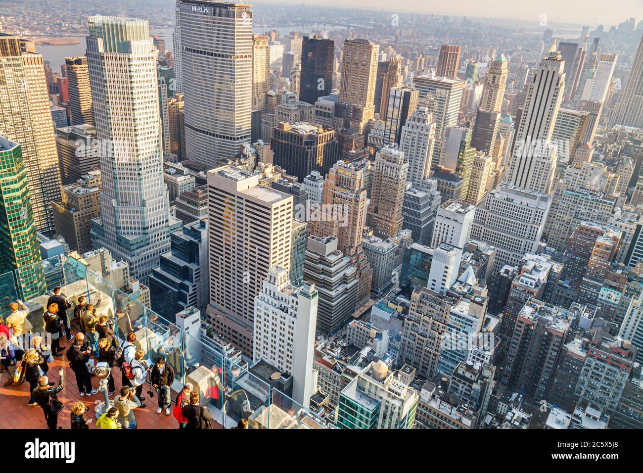 New York City, NYC NY Manhattan, Midtown, 6th Sixth Avenue of the Americas, Rockefeller Center, Top of the Rock Observation Deckskyline, grattacieli, buildin Foto Stock