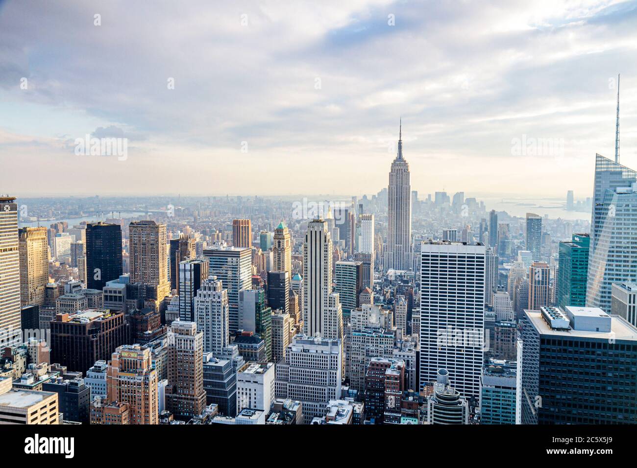 New York,New York City,NYC,Manhattan,Midtown,6th Sixth Avenue of the Americas,Rockefeller Center,Top of the Rock Observation Deckskyline,grattacieli,s Foto Stock