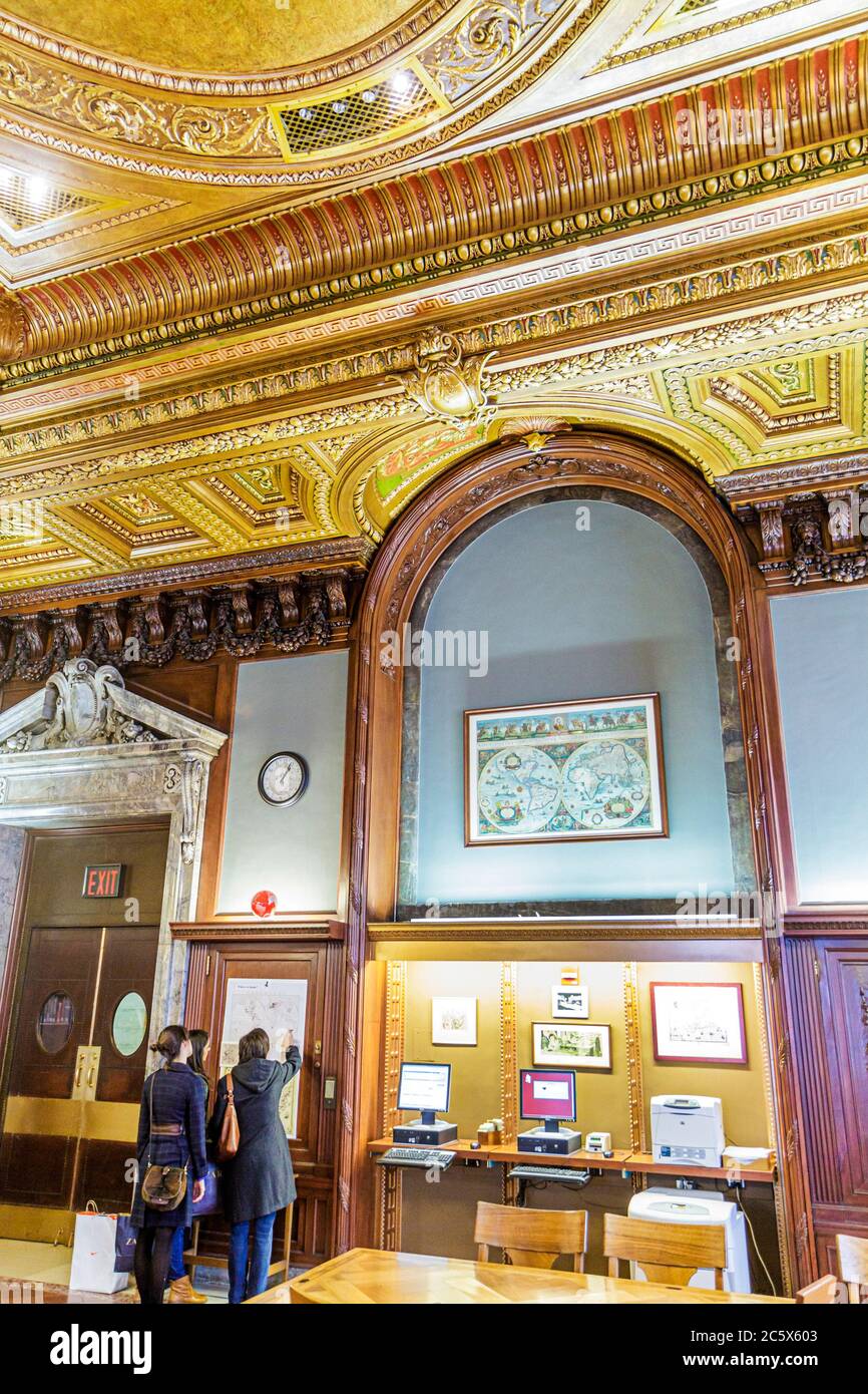 New York City, New York NYC Manhattan, Midtown, 5th Fifth Avenue, New York Public Library, edificio storico, conoscenza, collezione, libro, libri, cartina, de Foto Stock