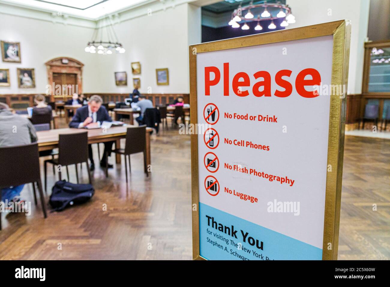 New York City, New York NYC Manhattan, Midtown, 5th Fifth Avenue, New York Public Library, edificio storico, conoscenza, collezione, libro, libri, ricerca, ed Foto Stock