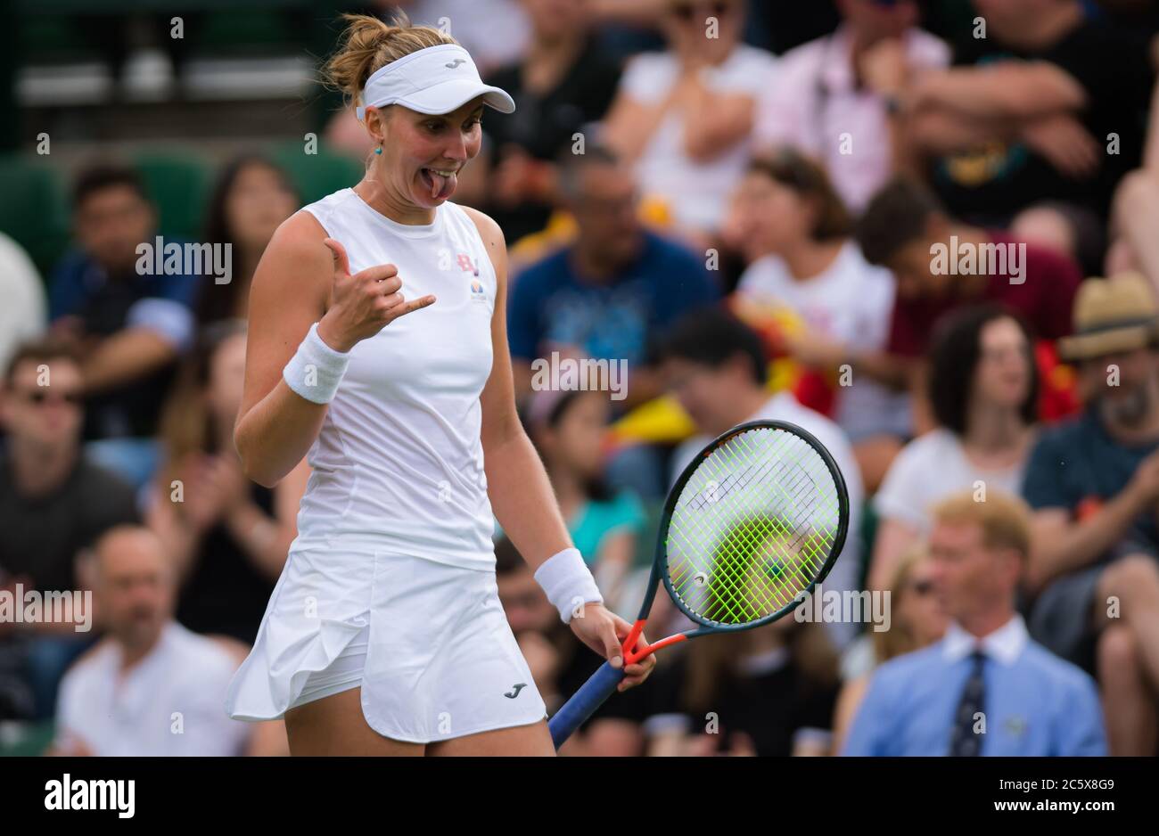 Beatriz Haddad Maia del Brasile in azione durante la sua prima partita al torneo di tennis del Grand Slam 2019 Wimbledon Championships Foto Stock