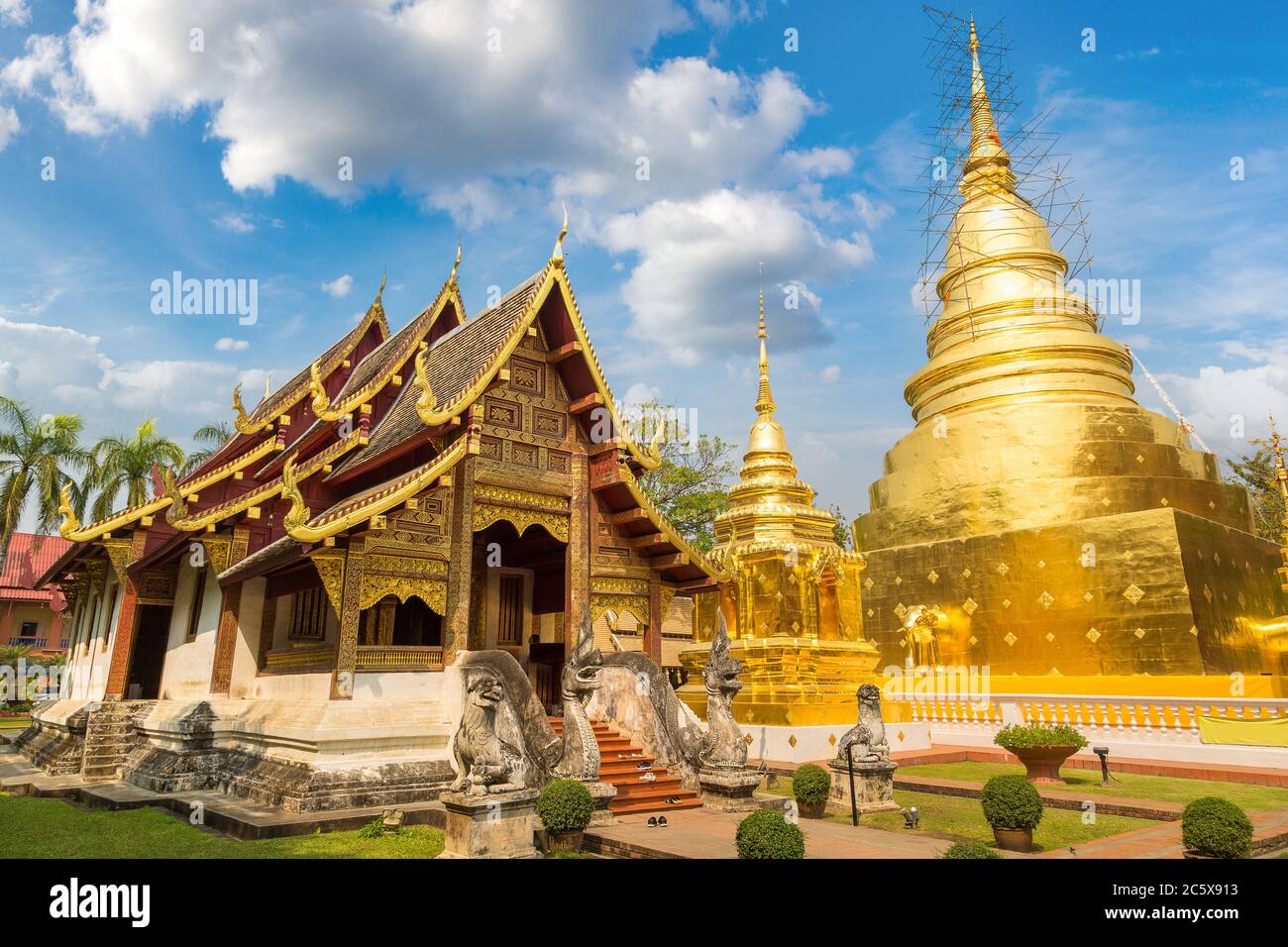 CHIANG mai, THAILANDIA - 29 MARZO 2018: Wat Phra Singh - Tempio buddista a Chiang mai, Thailandia in un giorno estivo Foto Stock
