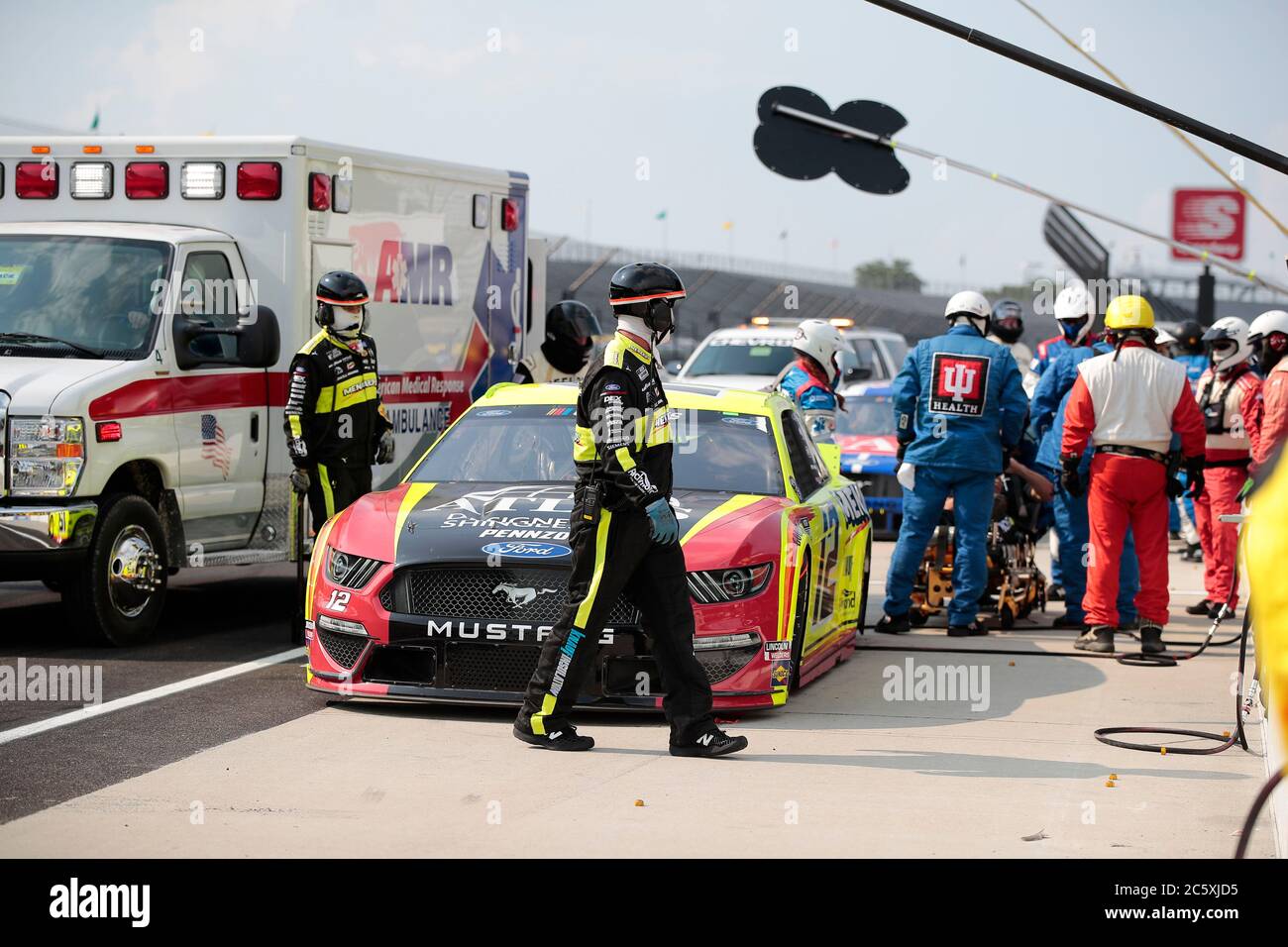 Indianapolis, Stati Uniti. 5 luglio 2020. Ryan Blaney (12) relitti su pit Road durante il Big Machine Hand Sanitizer 400 Powered by Big Machine Records al circuito automobilistico di Indianapolis, Credit: Stephen A. Arce/ASP/ZUMA Wire/Alamy Live News Foto Stock