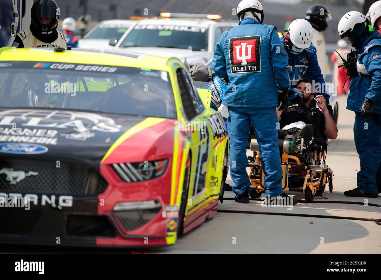 Indianapolis, Stati Uniti. 5 luglio 2020. Ryan Blaney (12) relitti su pit Road durante il Big Machine Hand Sanitizer 400 Powered by Big Machine Records al circuito automobilistico di Indianapolis, Credit: Stephen A. Arce/ASP/ZUMA Wire/Alamy Live News Foto Stock