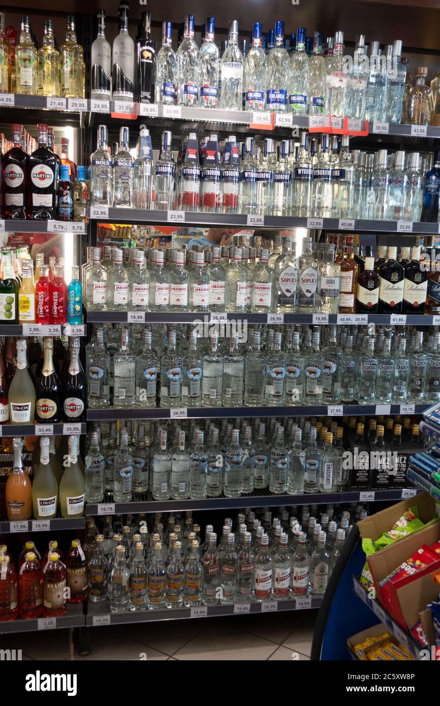 Scaffali di alcolici immagini e fotografie stock ad alta risoluzione - Alamy