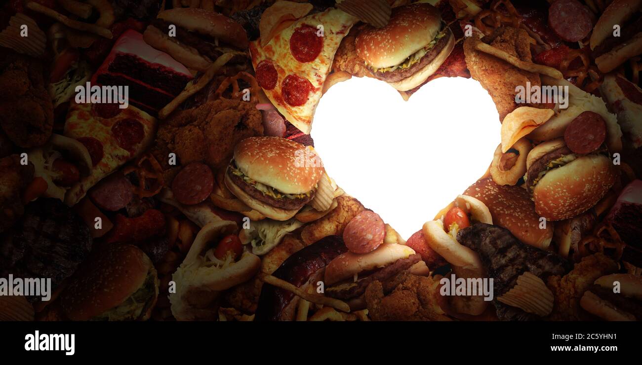 Cibo spazzatura cuore e mangiare cibi grassi e dieta malsana concetto di salute con un gruppo di alimenti grassi fast food a forma di un simbolo d'amore. Foto Stock