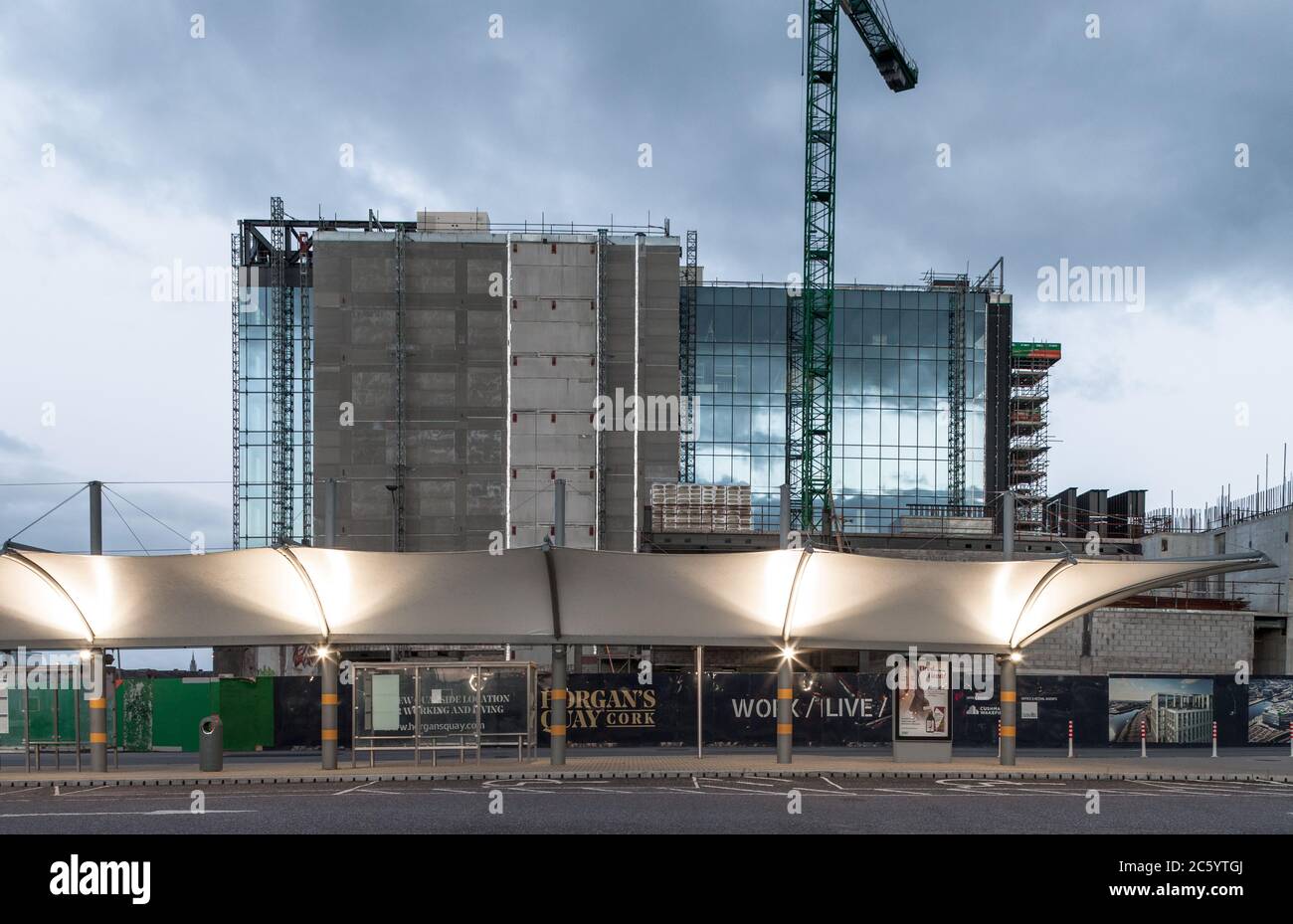 Cork City, Cork, Irlanda. 06 luglio 2020. Una vista di una sezione del nuovo sviluppo di Horgan's Quay che è ancora in costruzione dal parcheggio della stazione di Kent a Cork City, Cork, Irlanda. - credito; David Creedon / Alamy Live News Foto Stock