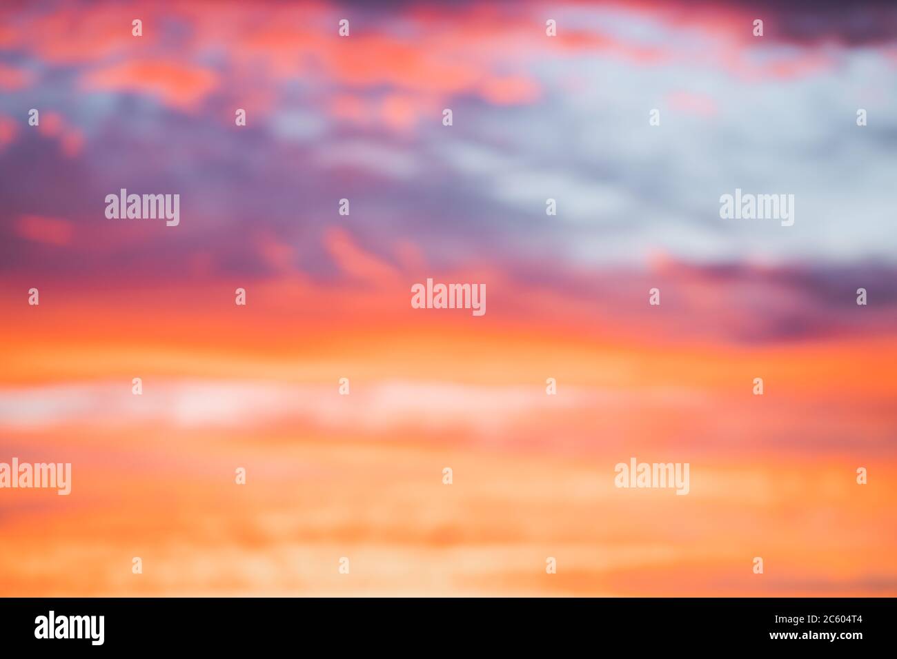 Tramonto spettacolare e meraviglioso e sfondo suggestivo del cielo. Concetto astratto incredibile e bello Foto Stock