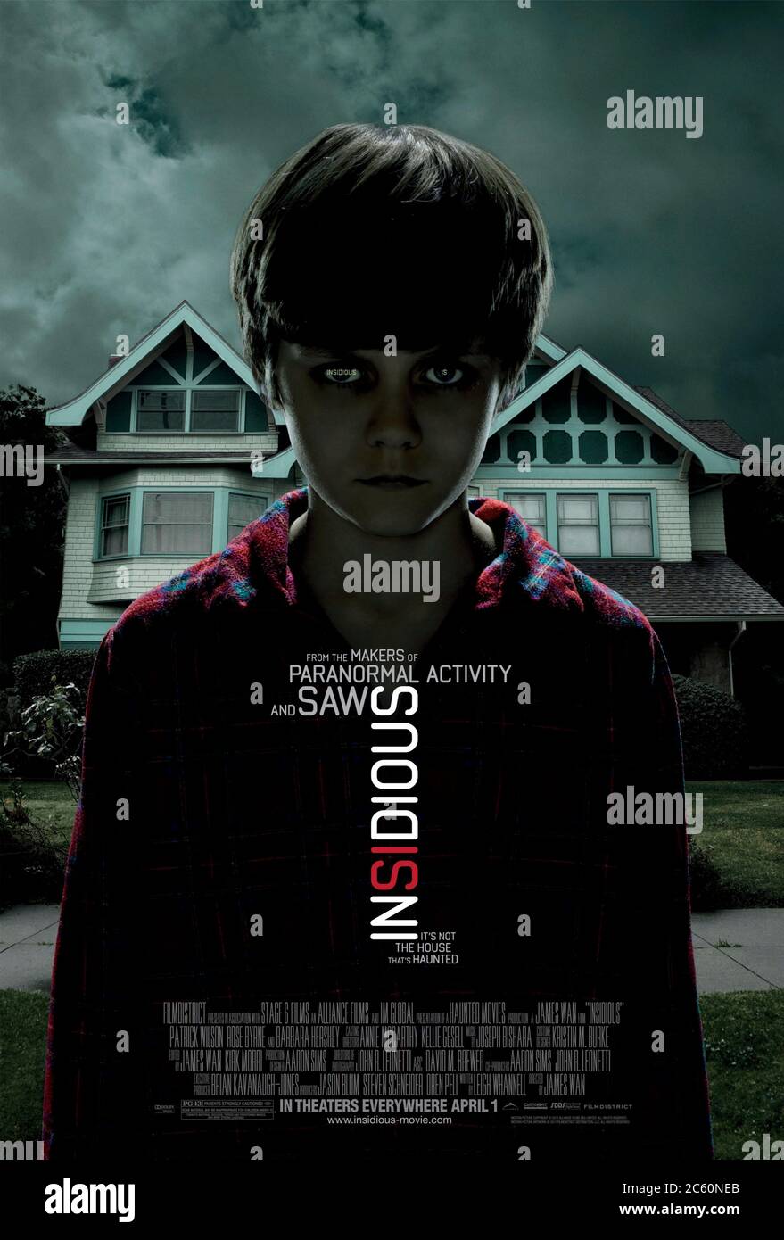 Insidious (2010) diretto da James WAN e con Patrick Wilson, Rose Byrne, Ty Simpkins e Rose Byrne. L'orrore soprannaturale atmosferico su un ragazzo in coma che è bloccato in un regno astrale da spiriti malvagi. Foto Stock Insidious (2010) diretto da James WAN e con Patrick Wilson, Rose Byrne, Ty Simpkins e Rose Byrne. L'orrore soprannaturale atmosferico su un ragazzo in coma che è bloccato in un regno astrale da spiriti malvagi. Foto Stock