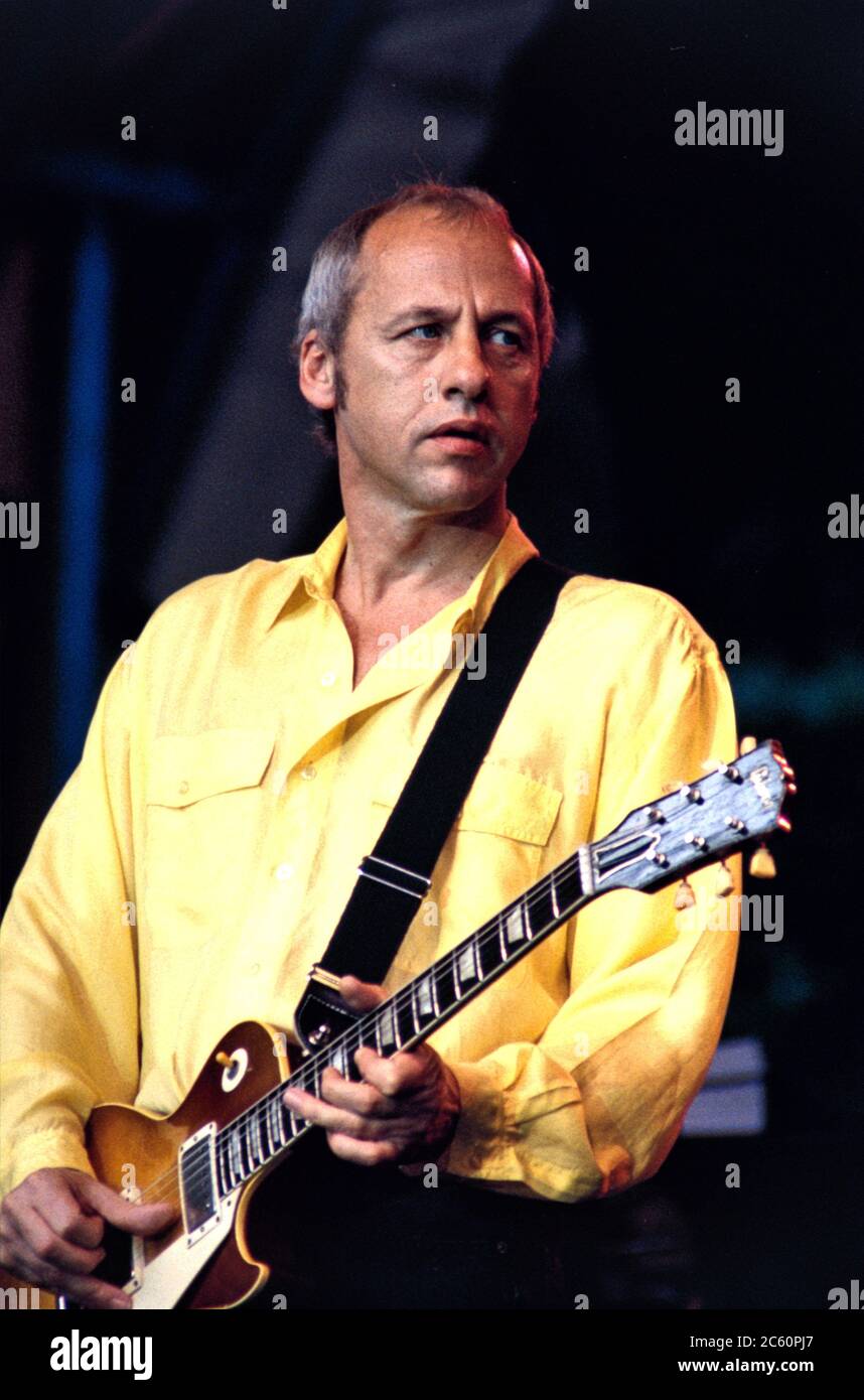 8 Giugno 1996, Amburgo, Mark Knopfler Live e Open Air sul cuore d'Oro Europa Tour in Stadtpark di Amburgo con un Gibson Les Paul. | utilizzo in tutto il mondo Foto Stock