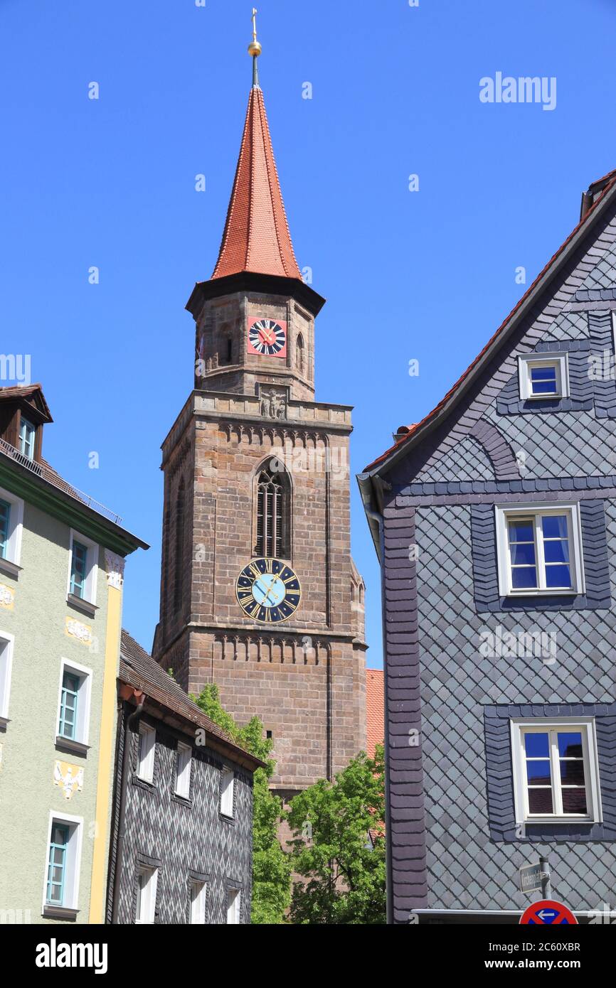 Furth città in Germania (regione della Franconia media). Vista sulla strada con la Chiesa di San Michele (Kirche Sankt Michael). Foto Stock