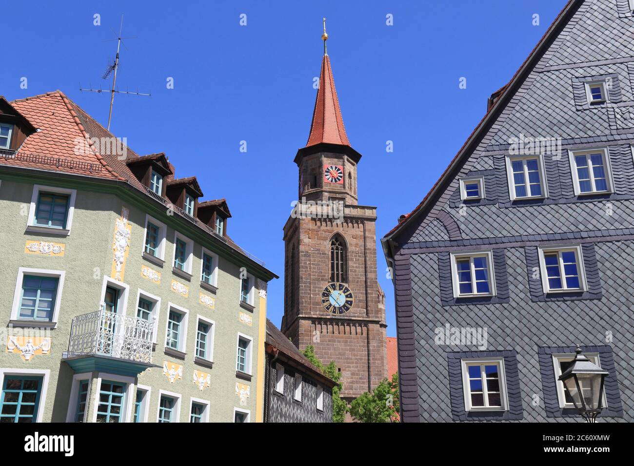 Furth città in Germania (regione della Franconia media). Vista sulla strada con la Chiesa di San Michele (Kirche Sankt Michael). Foto Stock