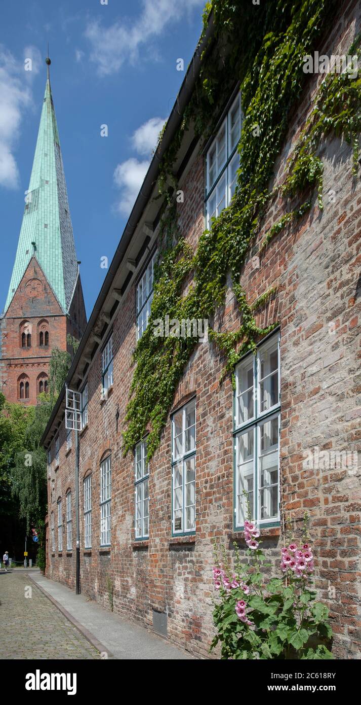 Zwischen und Kraehenteich, inmitten der Altstadt, Liegt der Aegidienhof. Um einen großen, ruhigen Innenhof gruppiert sich ein Ensemble Foto Stock