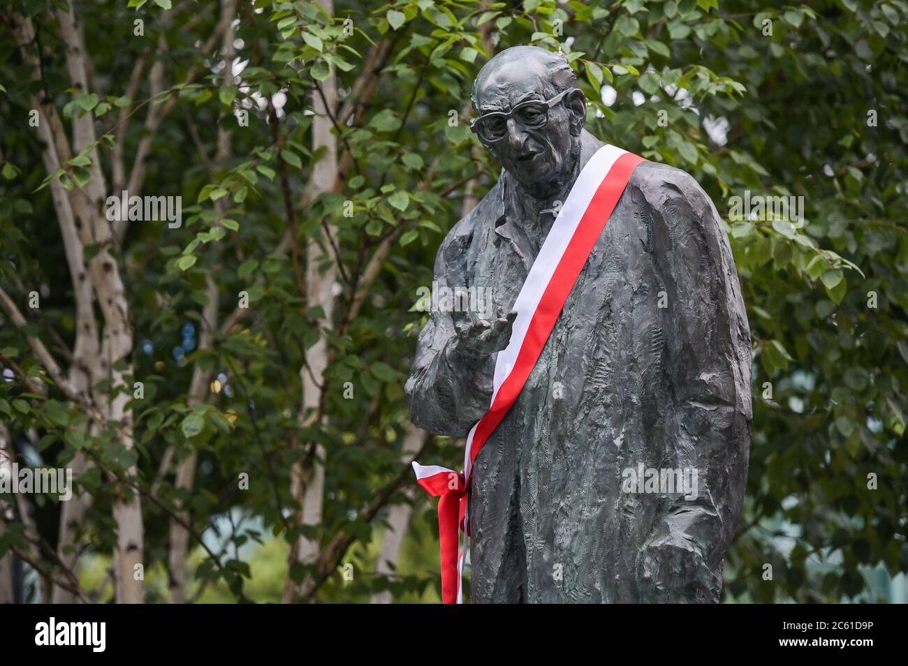 Vista del monumento di Wladyslaw Bartoszewski durante la cerimonia a Sopot.Wladyslaw Bartoszewski era uno storico polacco, pubblicista, giornalista, scrittore, attivista sociale, politico e diplomatico. Prigioniero di Auschwitz, ufficiale dell'Esercito domestico, attivista dello Stato Underground polacco, partecipante all'insurrezione di Varsavia. Foto Stock