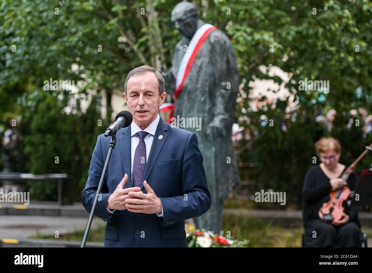 Tomasz Grodzki, presidente polacco del Senato, parla al pubblico durante la presentazione del monumento a Wladyslaw Bartoszewski a Sopot.Wladyslaw Bartoszewski è stato uno storico polacco, pubblicista, giornalista, scrittore, attivista sociale, politico e diplomatico. Prigioniero di Auschwitz, ufficiale dell'Esercito domestico, attivista dello Stato Underground polacco, partecipante all'insurrezione di Varsavia. Foto Stock