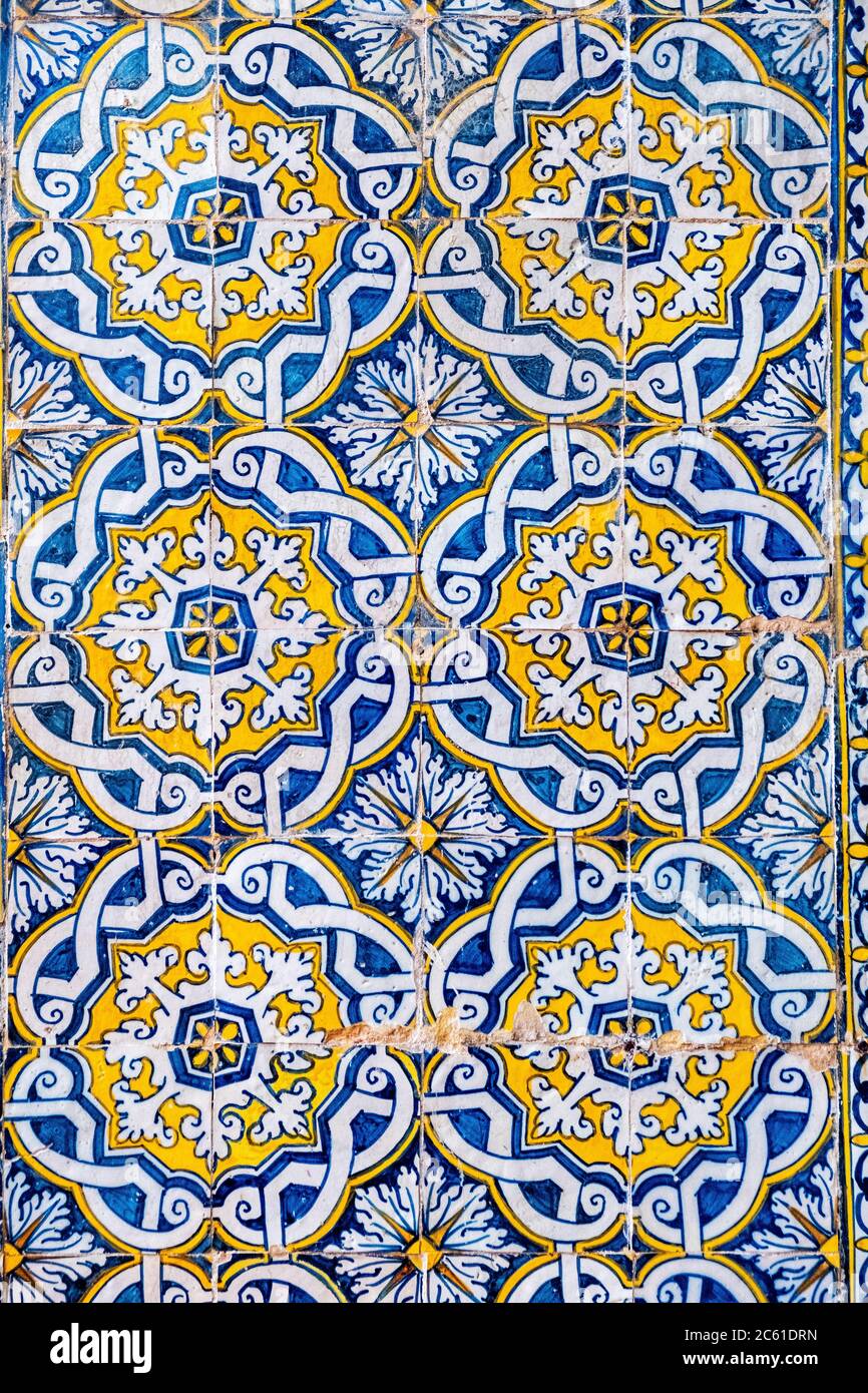 Portogallo. Piastrelle azulejo a motivi geometrici del XVI secolo Foto Stock