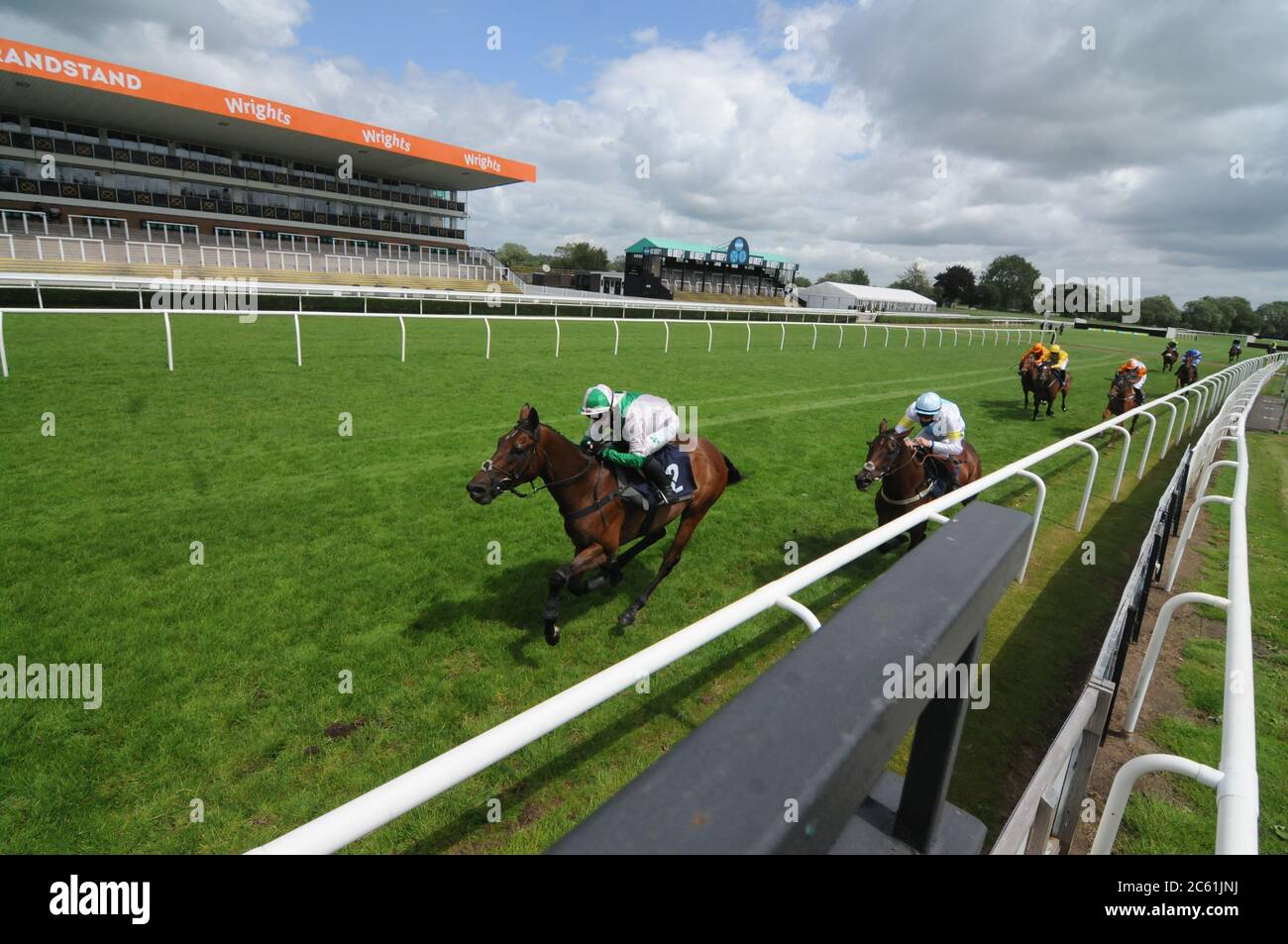 Perfect City e Jonjo o'Neill jnr batte Emma Lamb nella promessa dei prezzi al Bet365 handicap hurdle all'Ippodromo Uttoxeter. Foto Stock