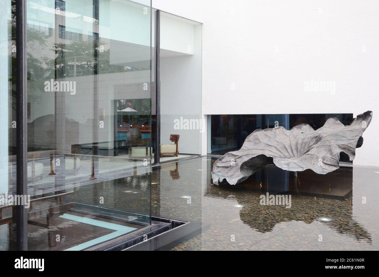 Bel disegno orientale di ottone fatto foglia di loto. Foto Stock