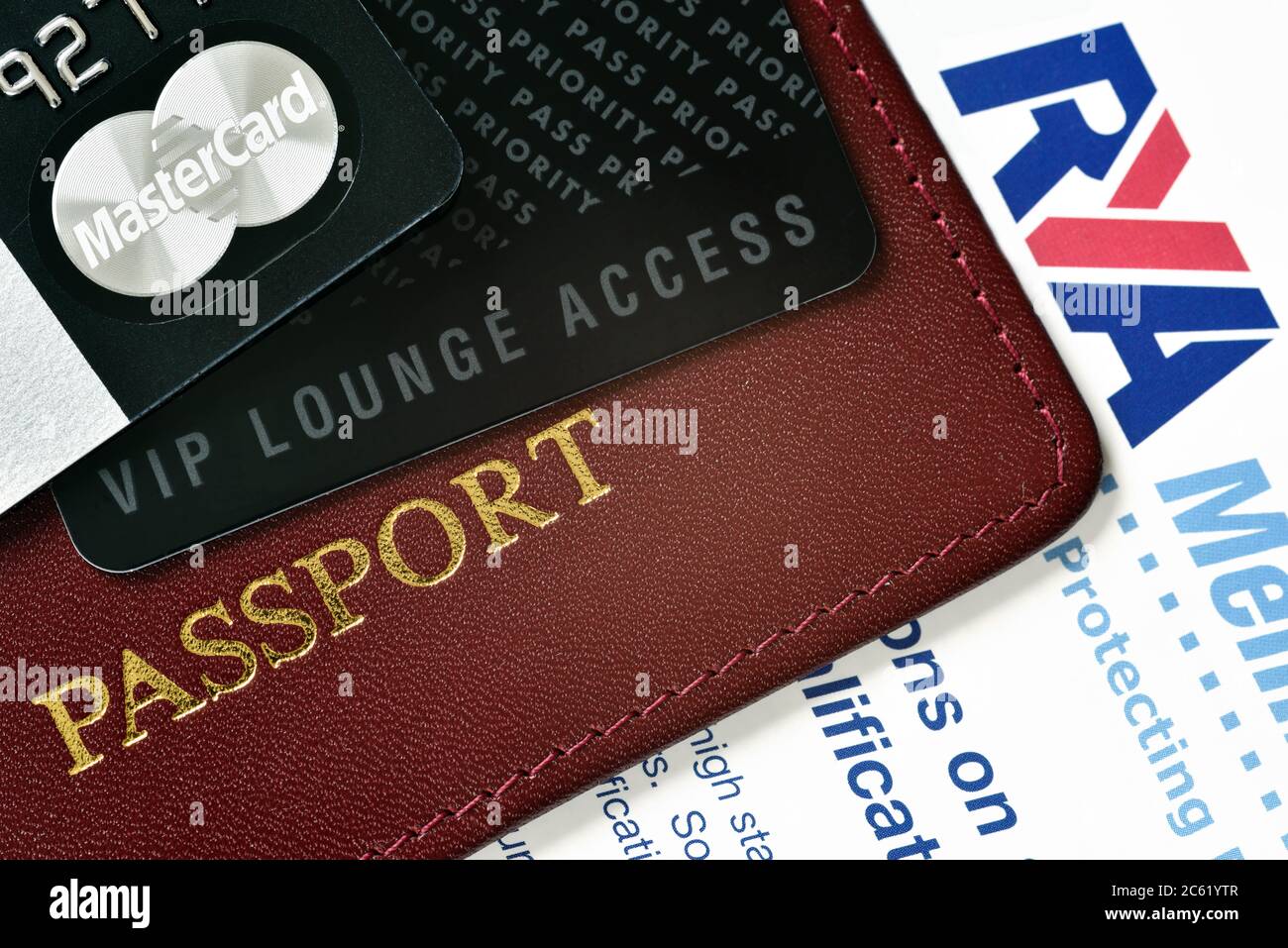 RUSSIA, MOSCA - 22 FEBBRAIO 2015: Carta di credito Premium MasterCard Black  Edition, carta Priority Pass (carta per accesso VIP lounge) e pastore  internazionale Foto stock - Alamy