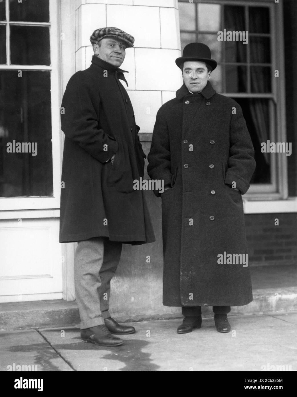 WALLACE BEERY e CHARLIE CHAPLIN sono stati cantati fuori dagli ESSANAY STUDIOS nel 1915 Foto di BURKE e KORETKE CHICAGO Foto Stock