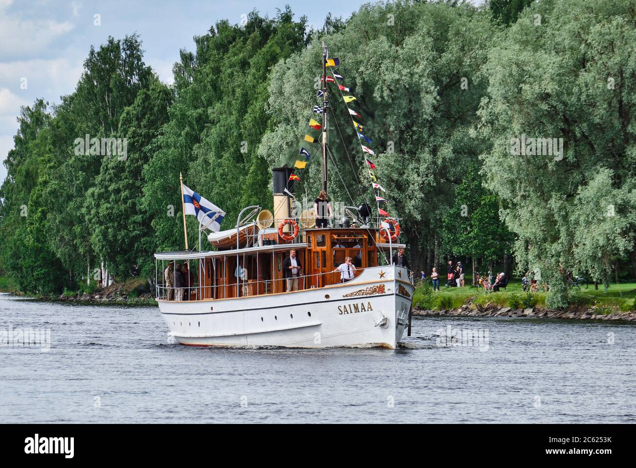 Joensuu, Finlandia - 6 luglio 2019: Regata tradizionale di navi a vapore retrò sul fiume Pielisjoki. Foto Stock