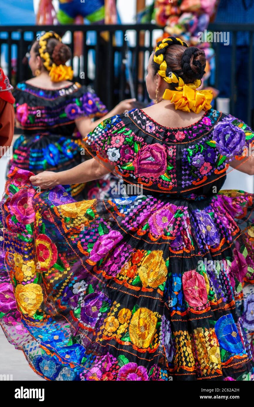 Ballerini messicani, 16 de Settiembre, Festa dell'Indipendenza messicana,  Old Mesilla, New Mexico USA Foto stock - Alamy