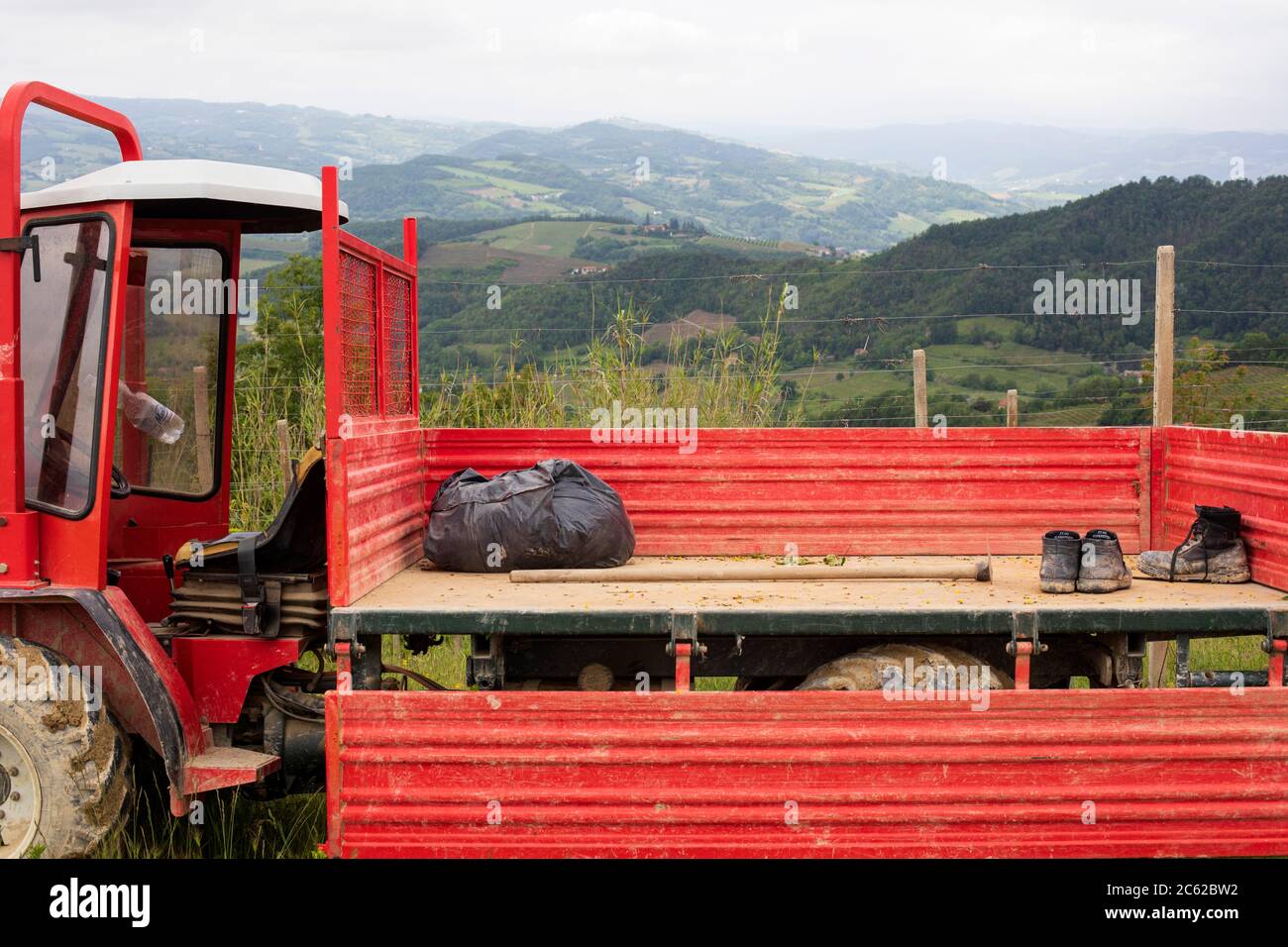 Rimorchio rosso del trattore Foto Stock