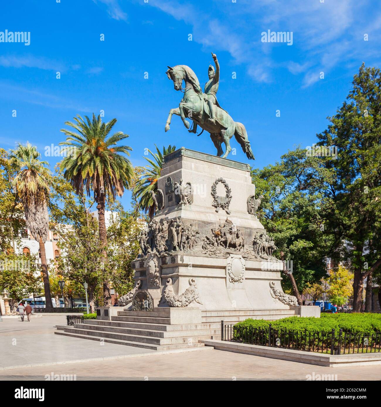Monumento generale di jose de san martin sulla plaza san martin ...