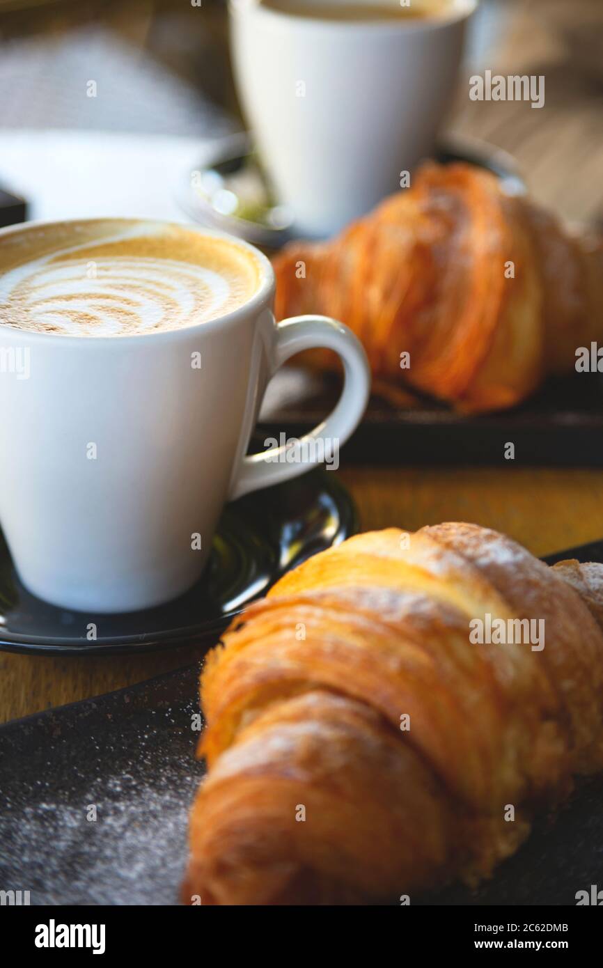Cappuccino Con Brioches Immagini E Fotos Stock Alamy