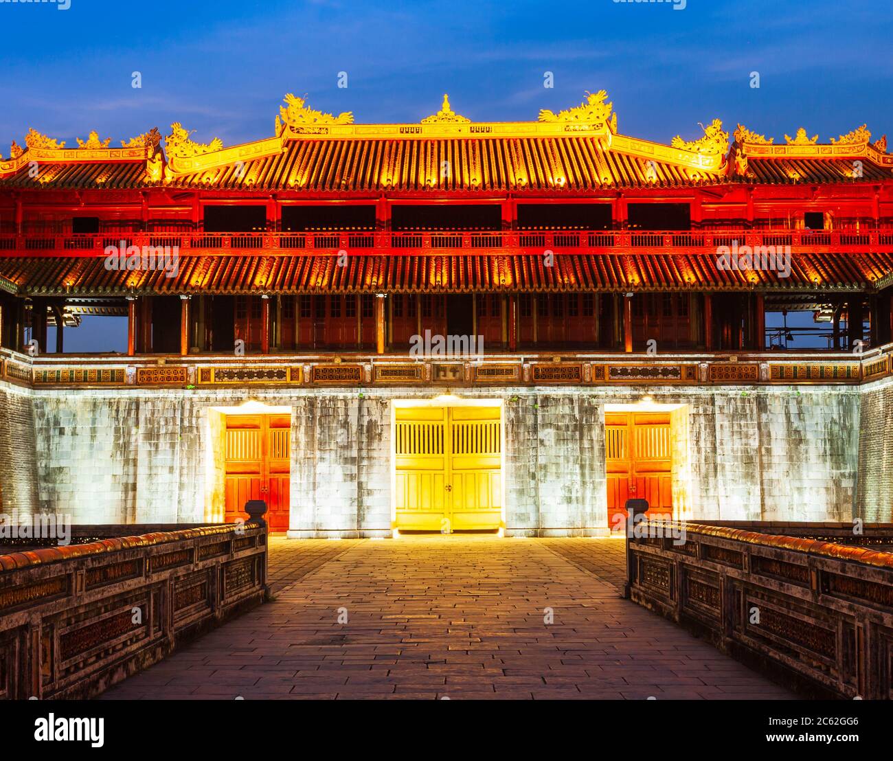 Città Imperiale cancello di ingresso di Hue in Vietnam al tramonto Foto Stock