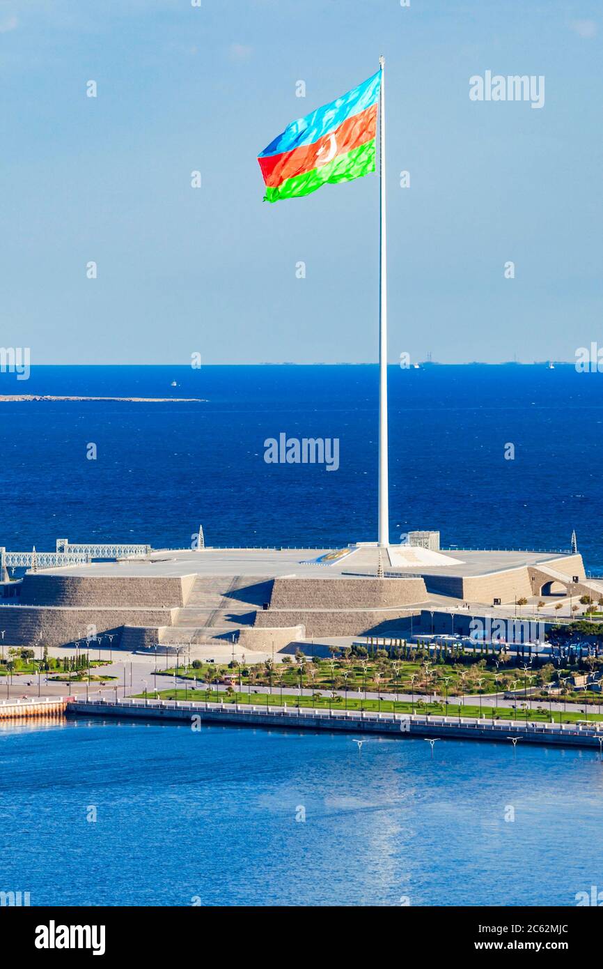 Bandiera nazionale Square è una grande piazza della città off Neftchiler Avenue a Baku, in Azerbaijan. Un indicatore 70 di misurazione da 35 metri vola su un palo 162 m alta. Foto Stock