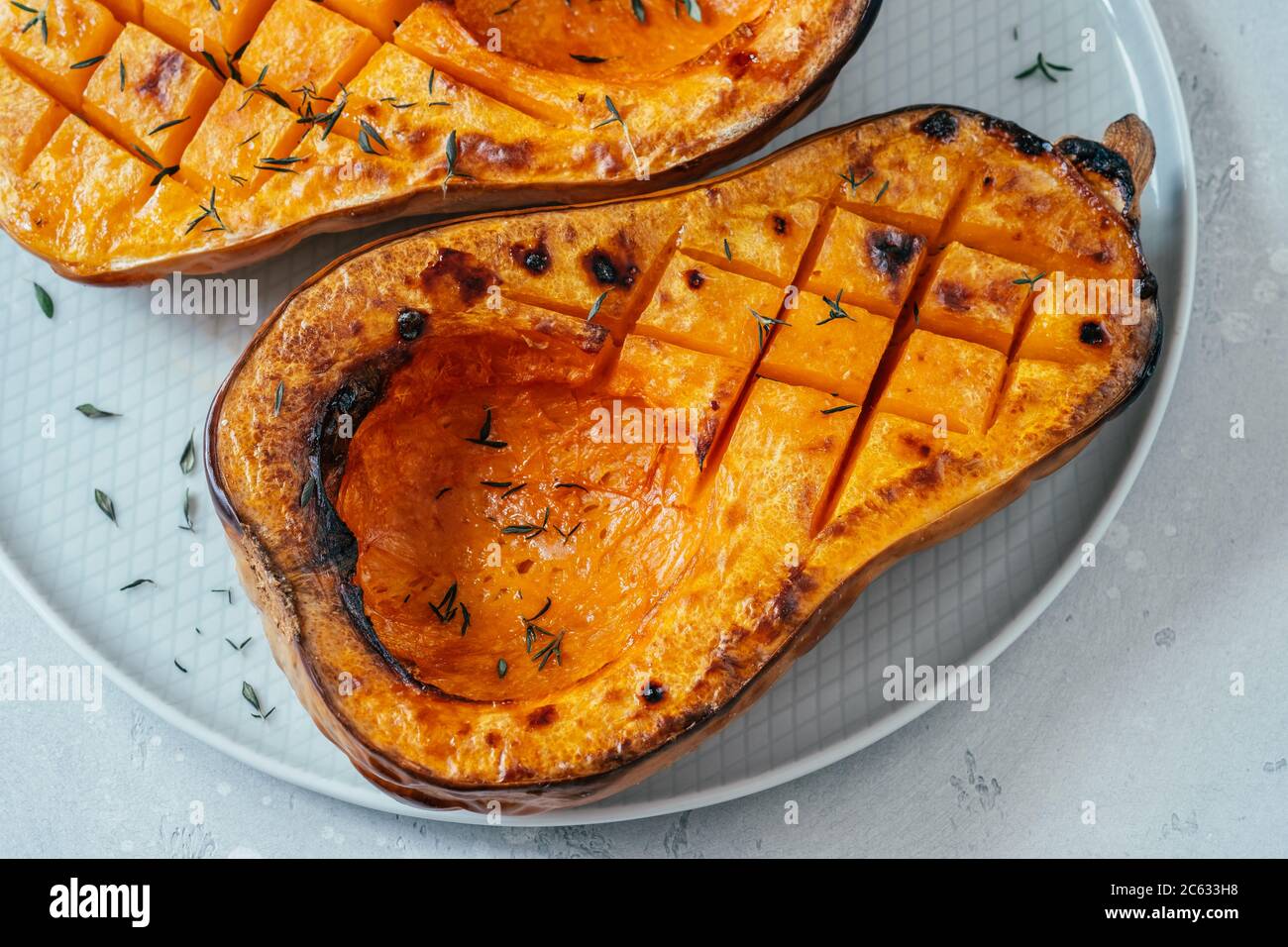Zucca arrosto di zucca e erbe Foto Stock