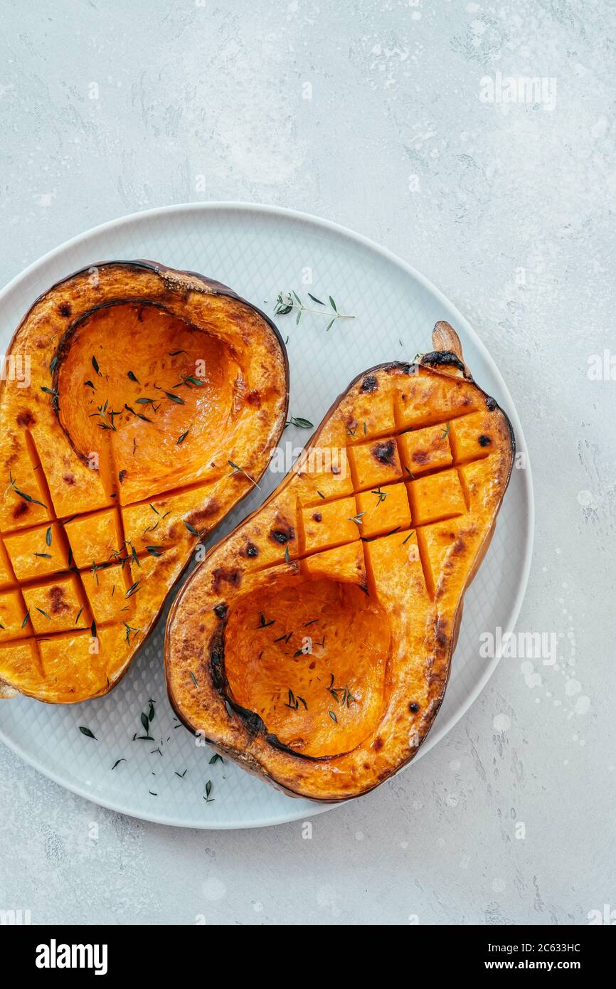 Zucca arrosto di zucca e erbe Foto Stock