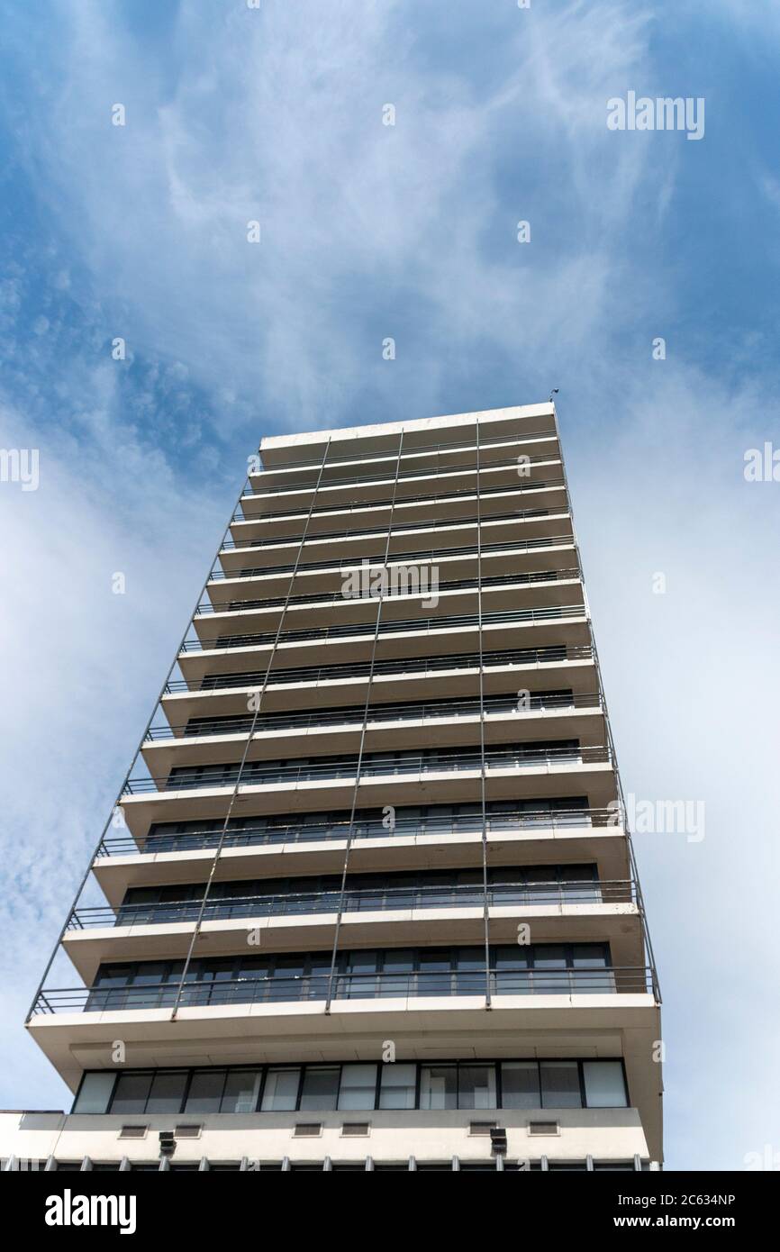 Bristol-Giugno-2020-Inghilterra-Vista ravvicinata di un alto edificio nel centro della città di Bristol Foto Stock