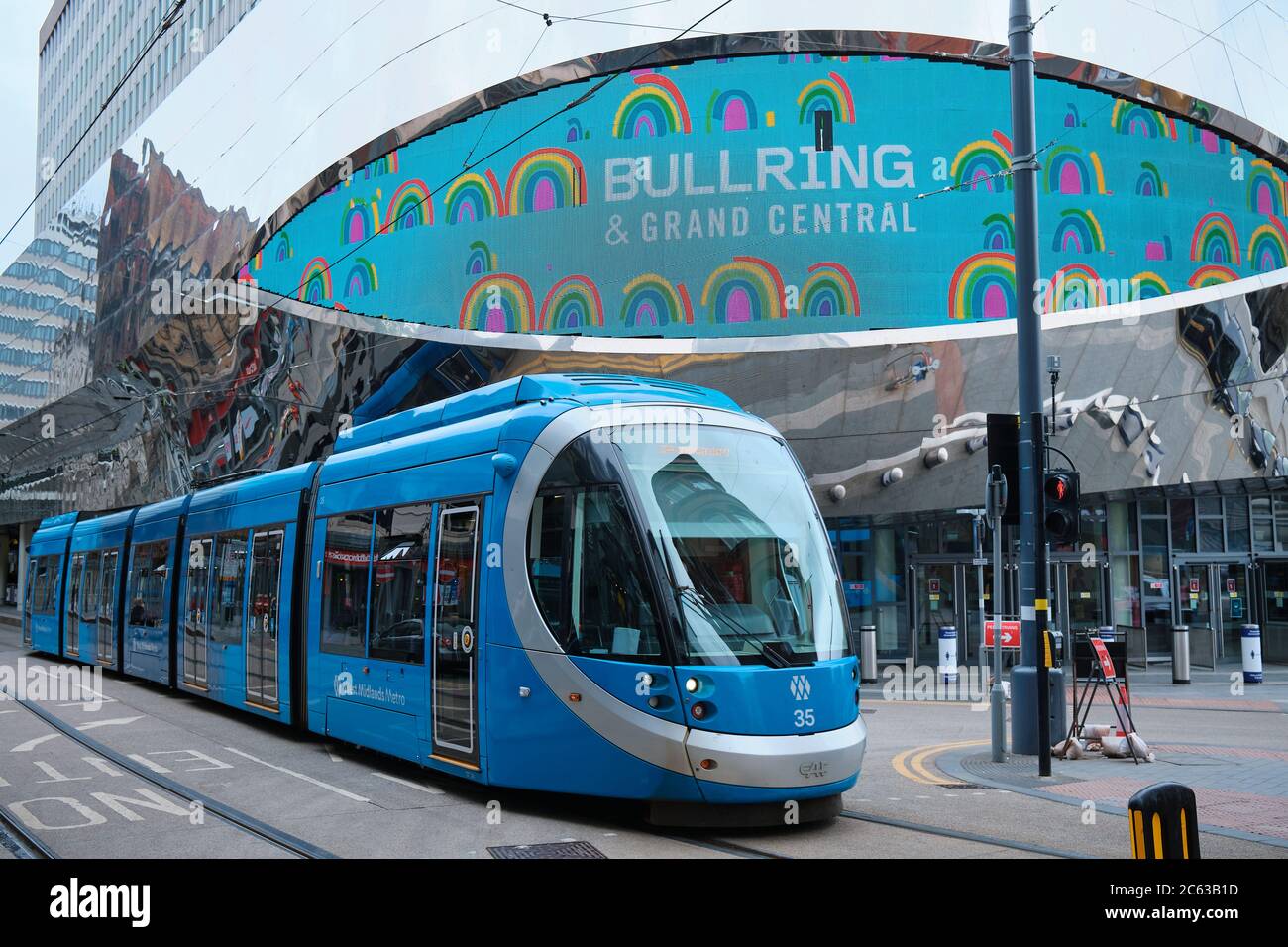 Tram fuori Grand Central, Birmingham, Regno Unito Foto Stock