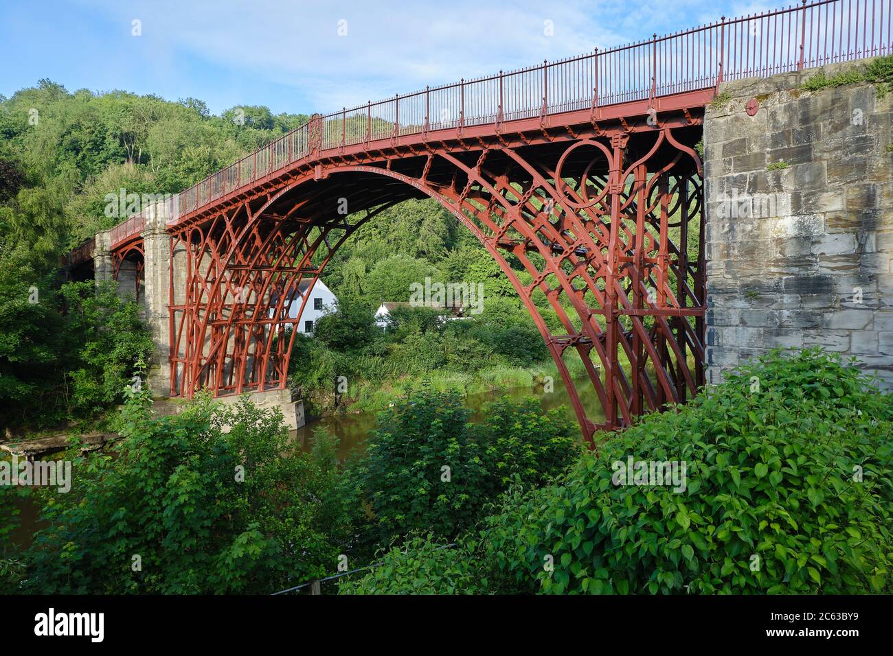 Il ponte di ferro sul fiume Severn nello Shropshire, Regno Unito, un sito patrimonio dell'umanità Foto Stock