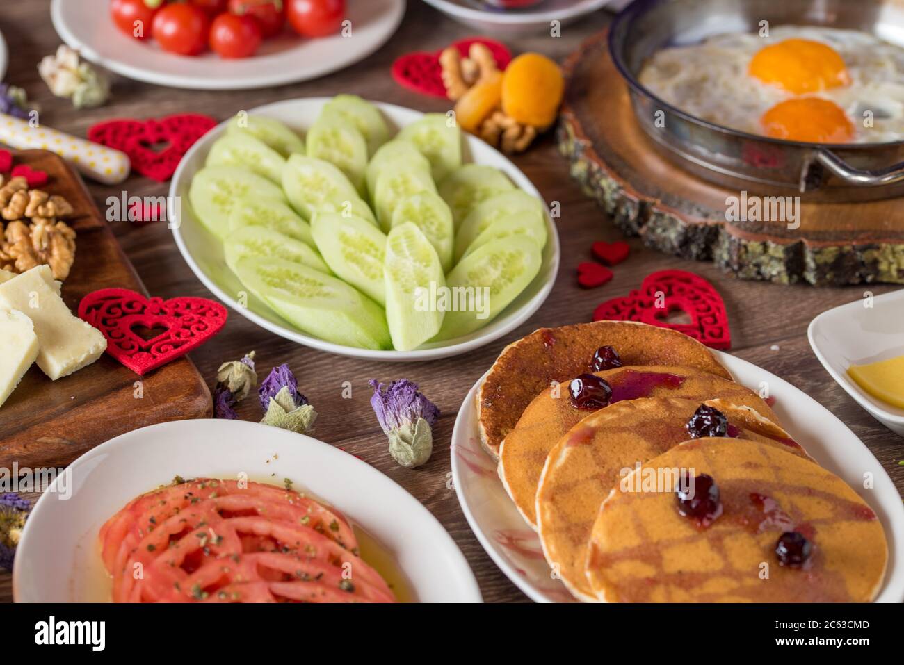 Deliziosa colazione turca tradizionale sul tavolo Foto Stock