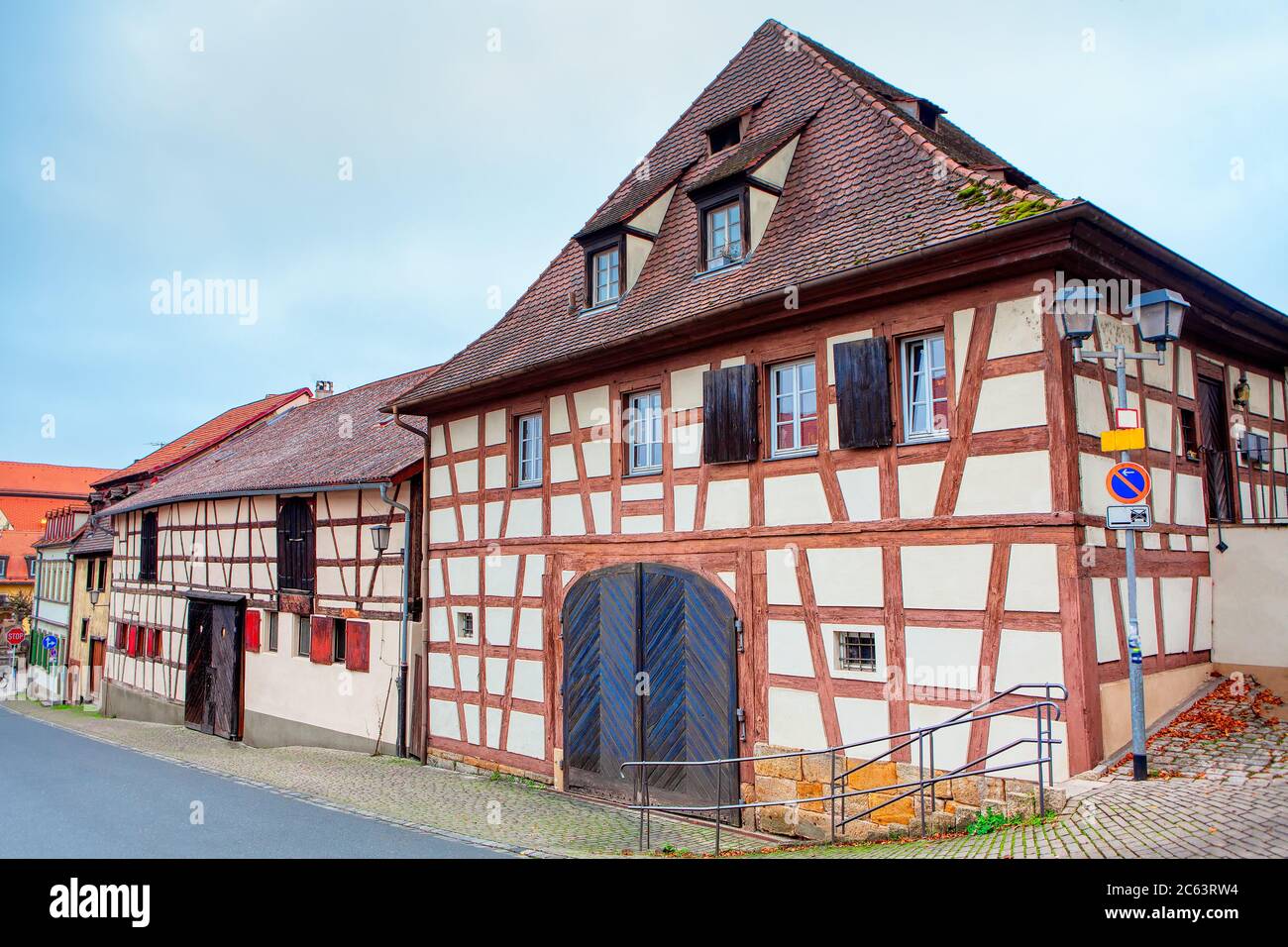 Via con case a graticcio. Vecchie case a Norimberga Germania Foto Stock