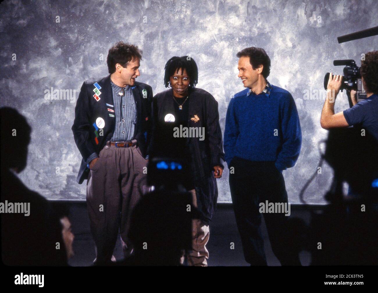 Robin Williams, Whoopi Goldberg e Billy Crystal, che nel 1986 si sono aggiudichati un posto promozionale per il Comic Relief per HBO Foto Stock