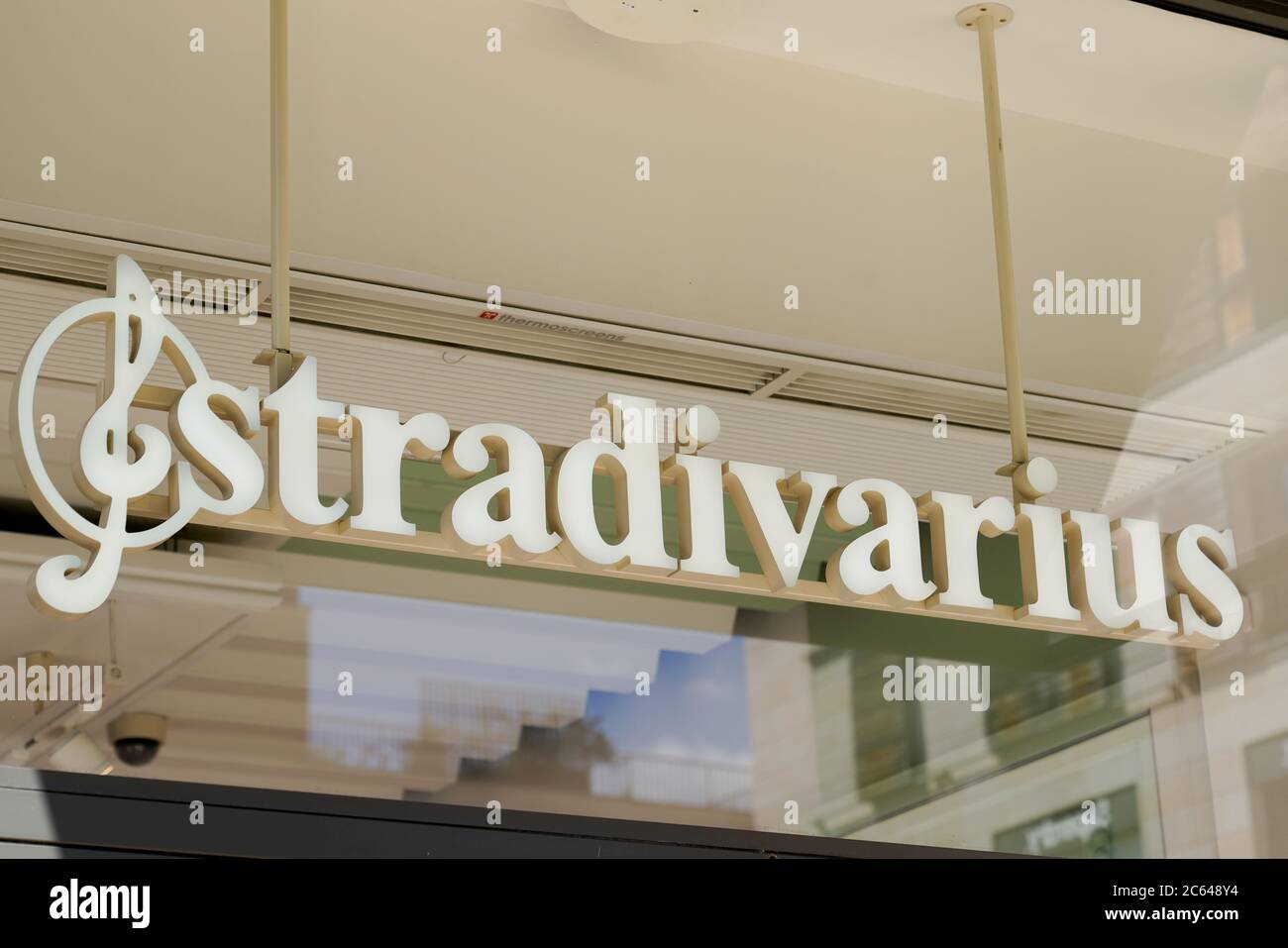 Logo di stradivarius immagini e fotografie stock ad alta risoluzione - Alamy