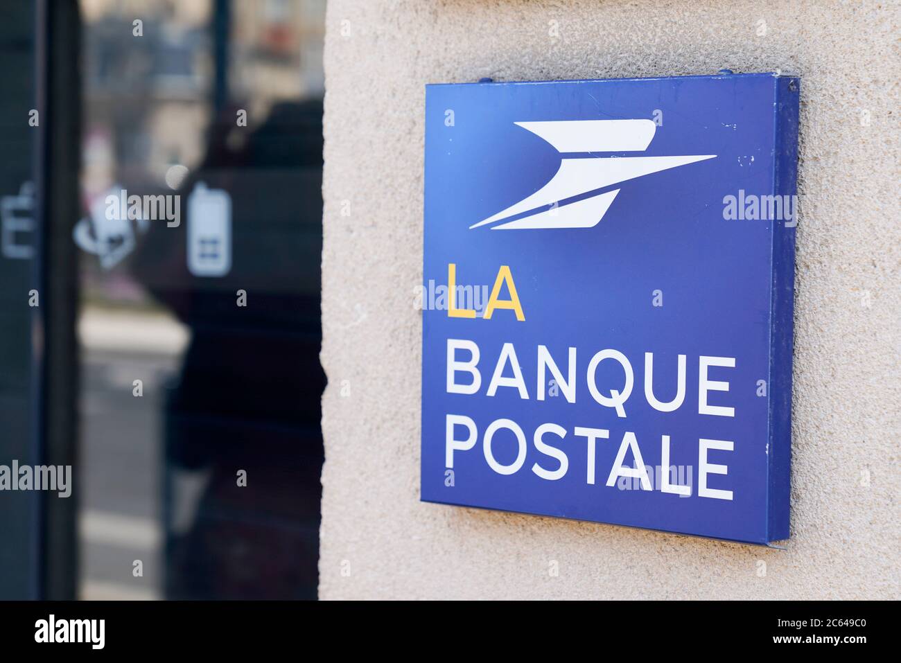 Bordeaux , Aquitaine / Francia - 07 05 2020 : la Banque Postale logo segno blu di agenzia di negozio di banca francese post negozio Foto Stock