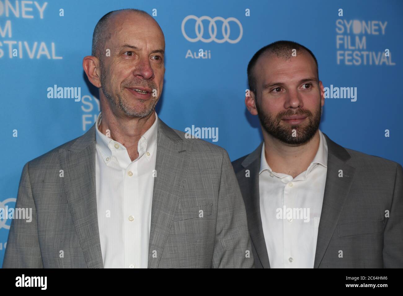 Chris Lewis e Pasquale Demaria arrivano sul tappeto rosso per la notte di apertura del Festival del Cinema di Sydney al Teatro di Stato, 49 Market Street, Sy Foto Stock